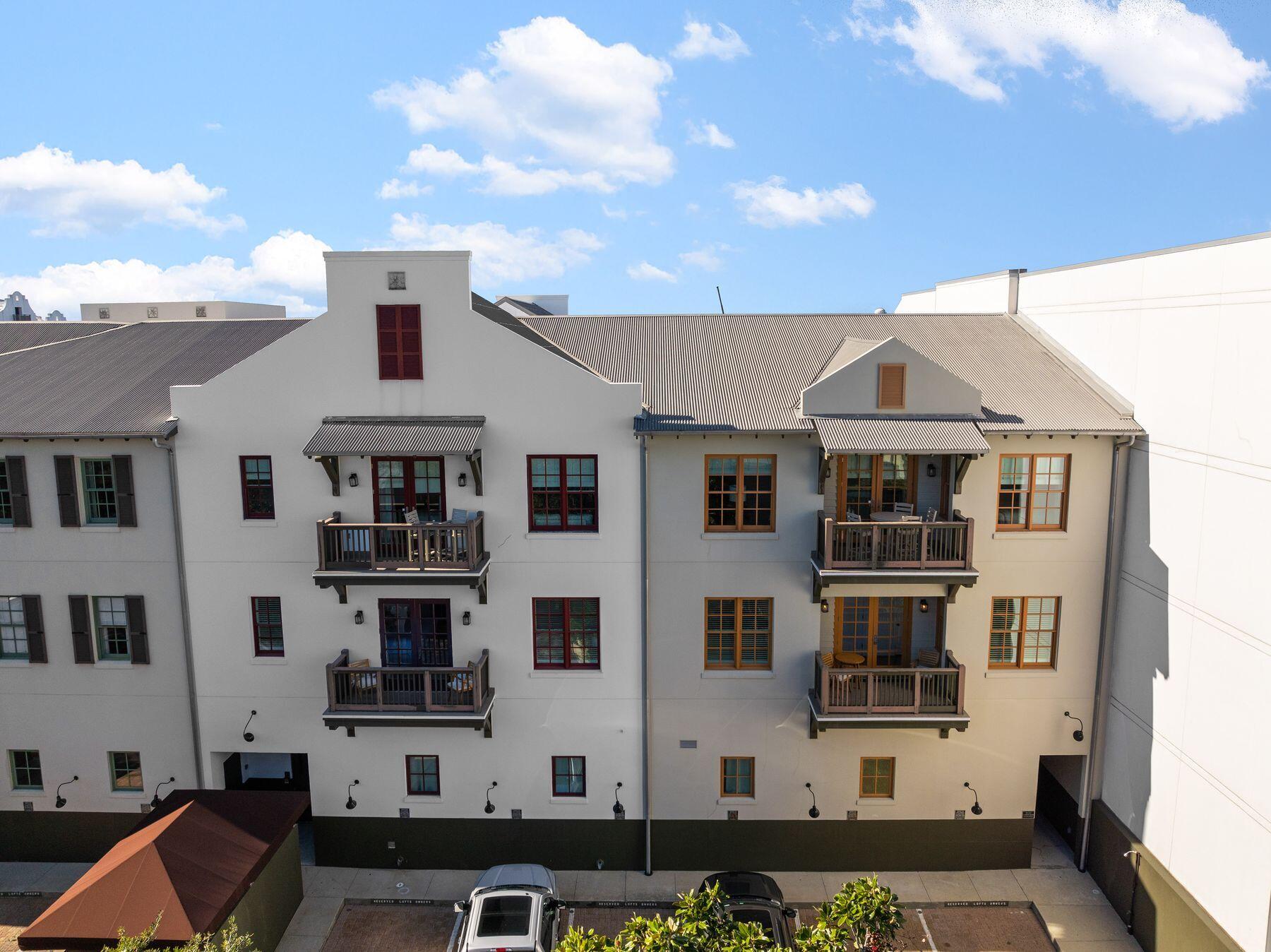 34 N Barrett Square, 2E