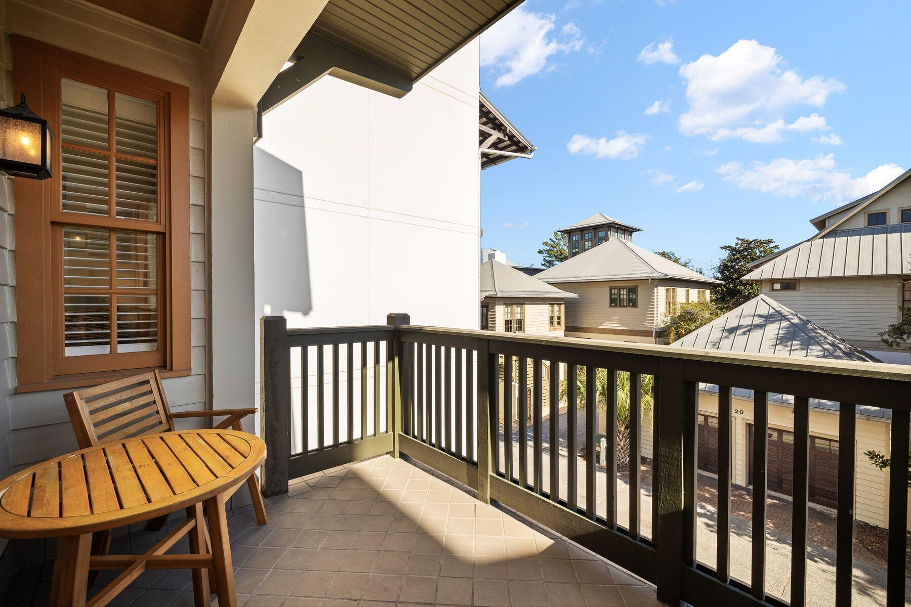 34 N Barrett Square, 2E