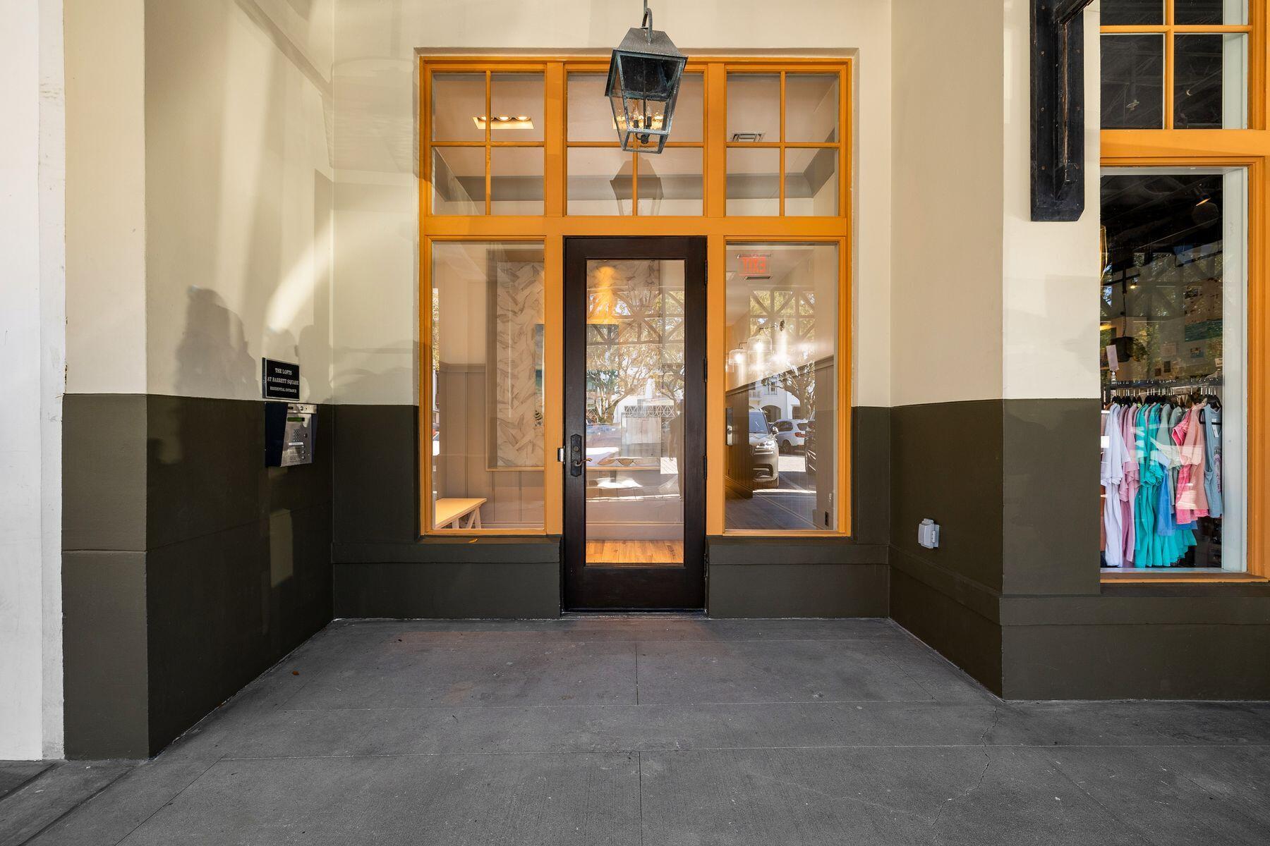 34 N Barrett Square, 2E