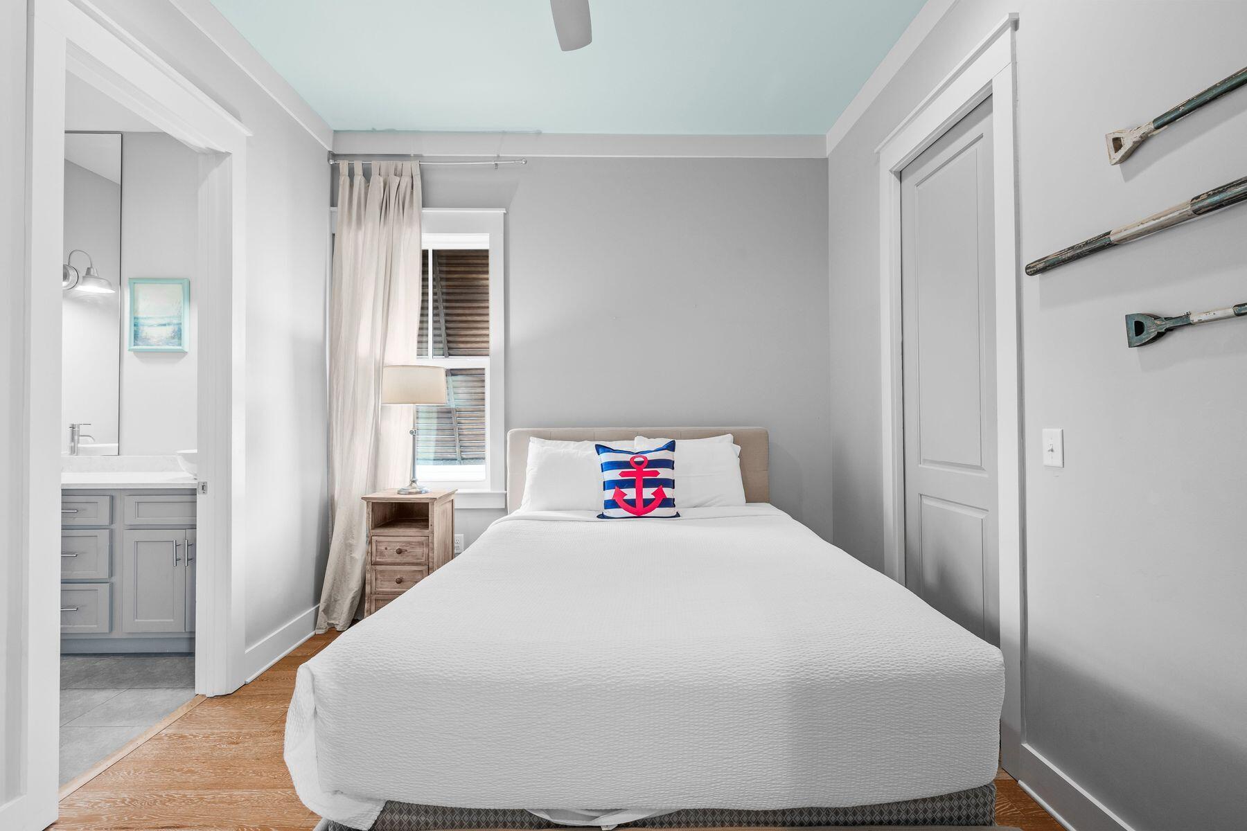 150 E Blue Crab Loop