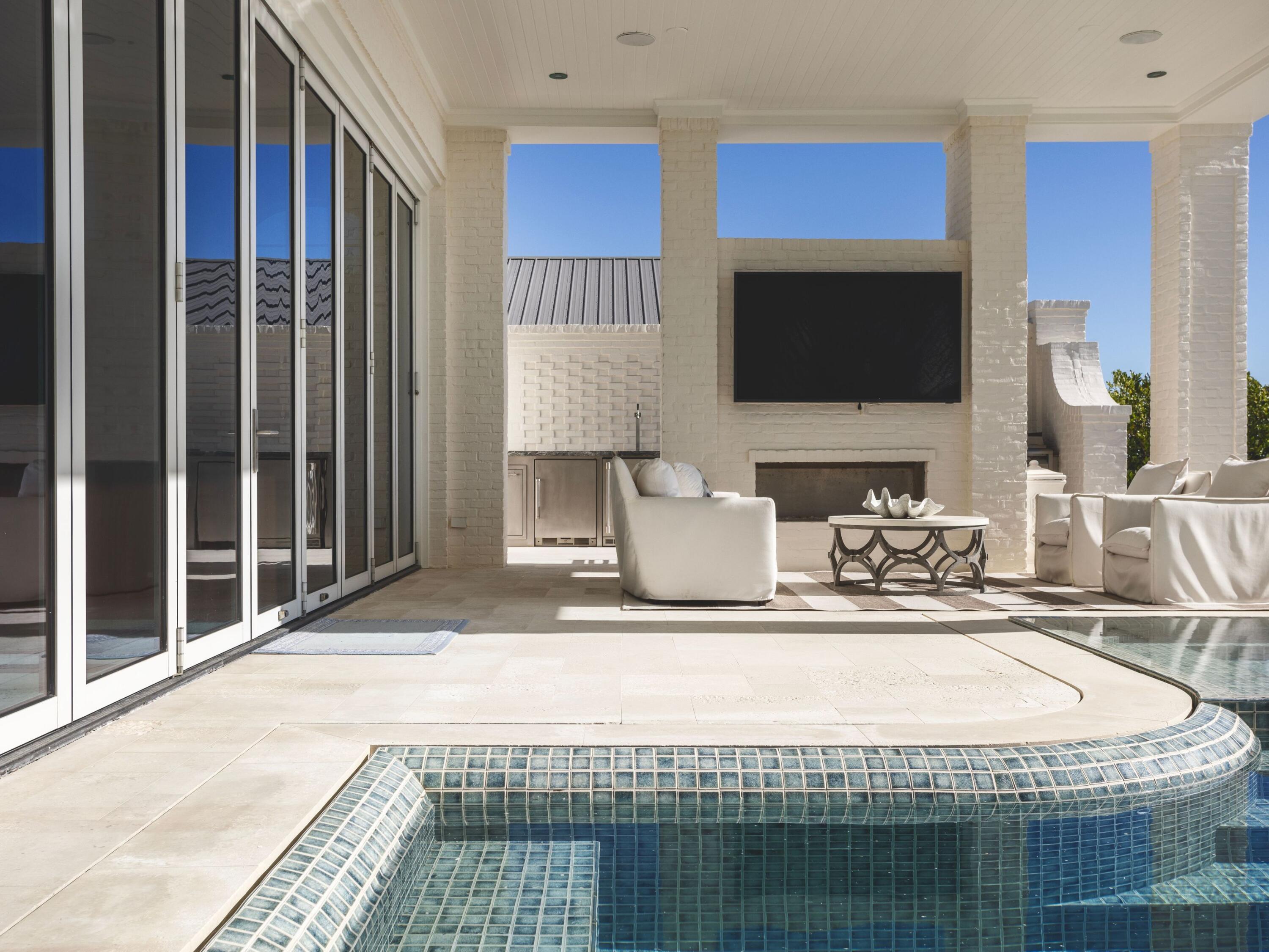 2520 E County Highway 30A