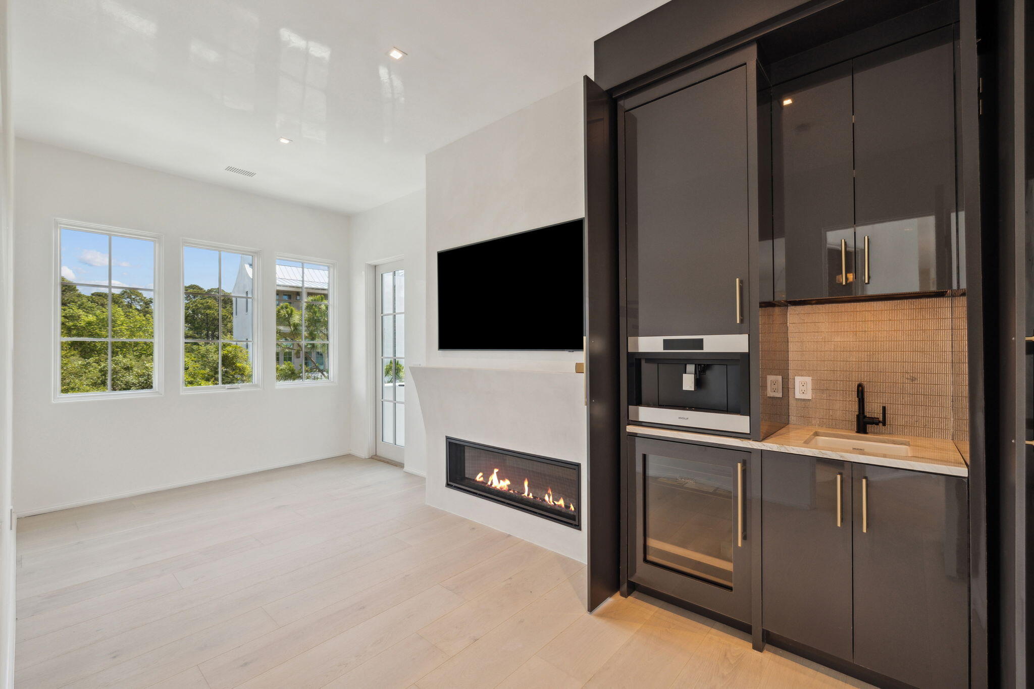22 E Bermuda Drive