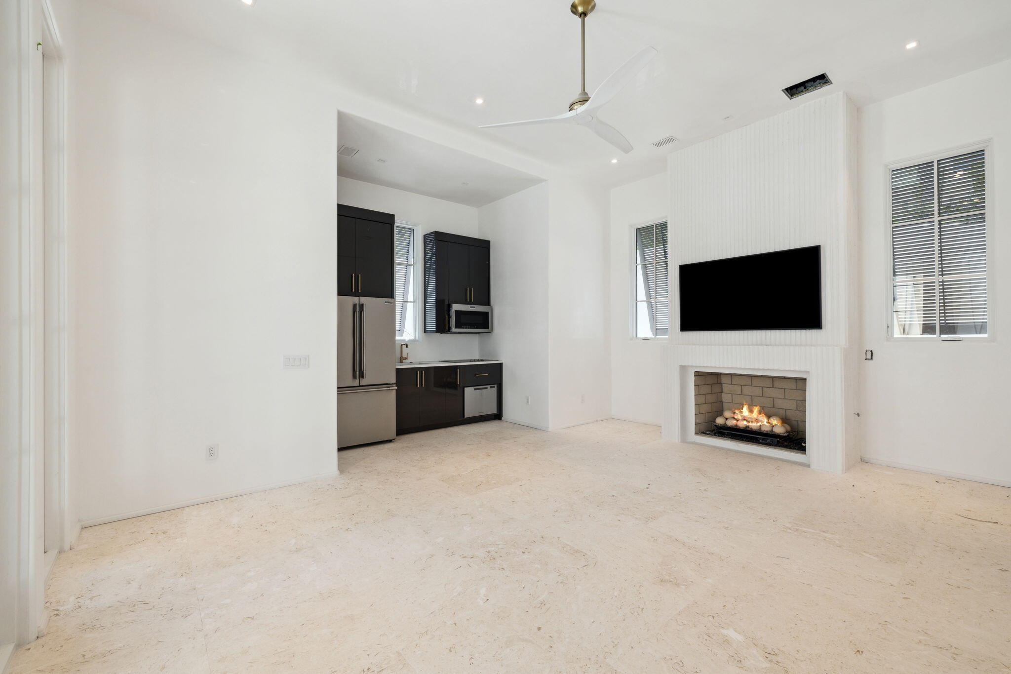 22 E Bermuda Drive