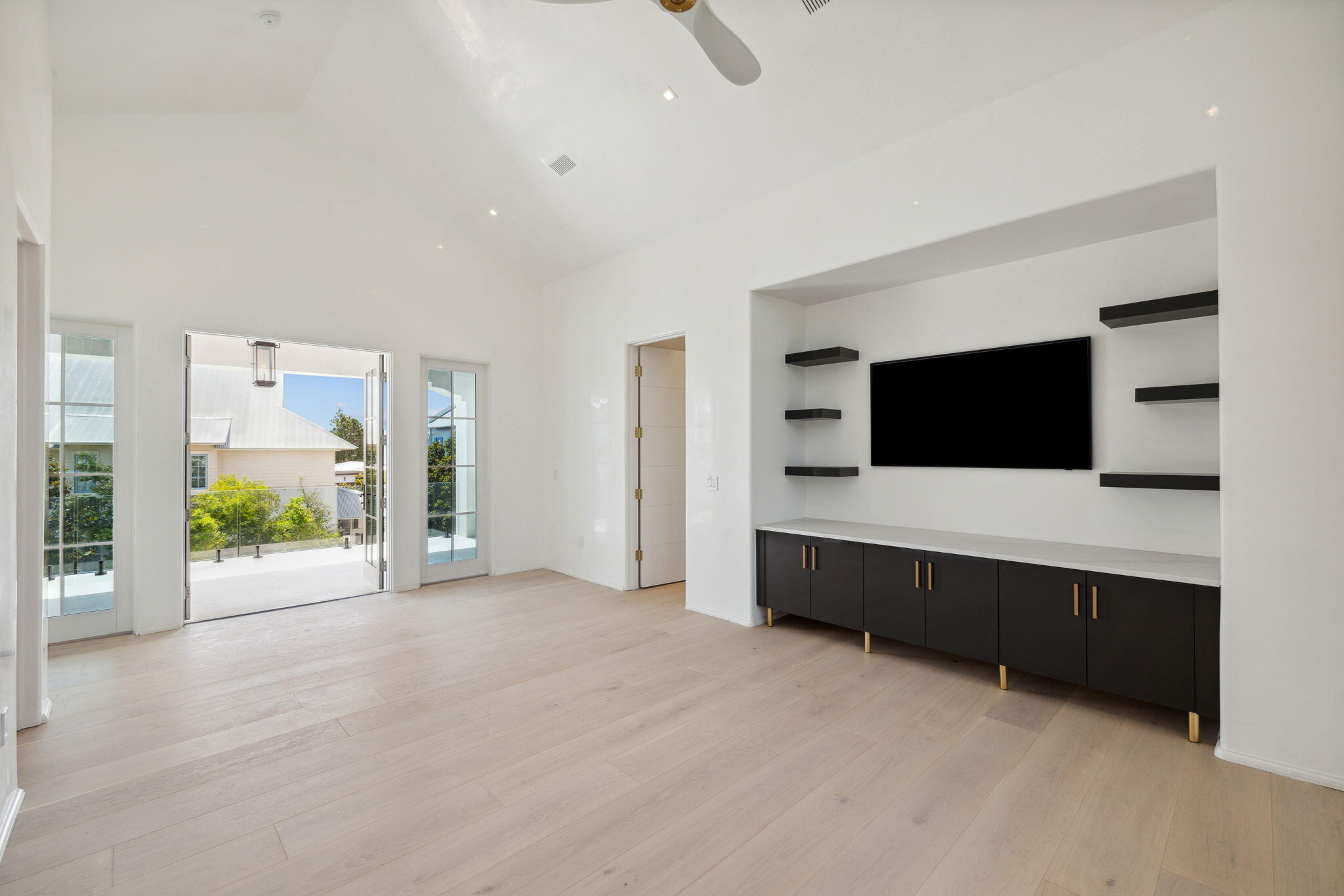 22 E Bermuda Drive