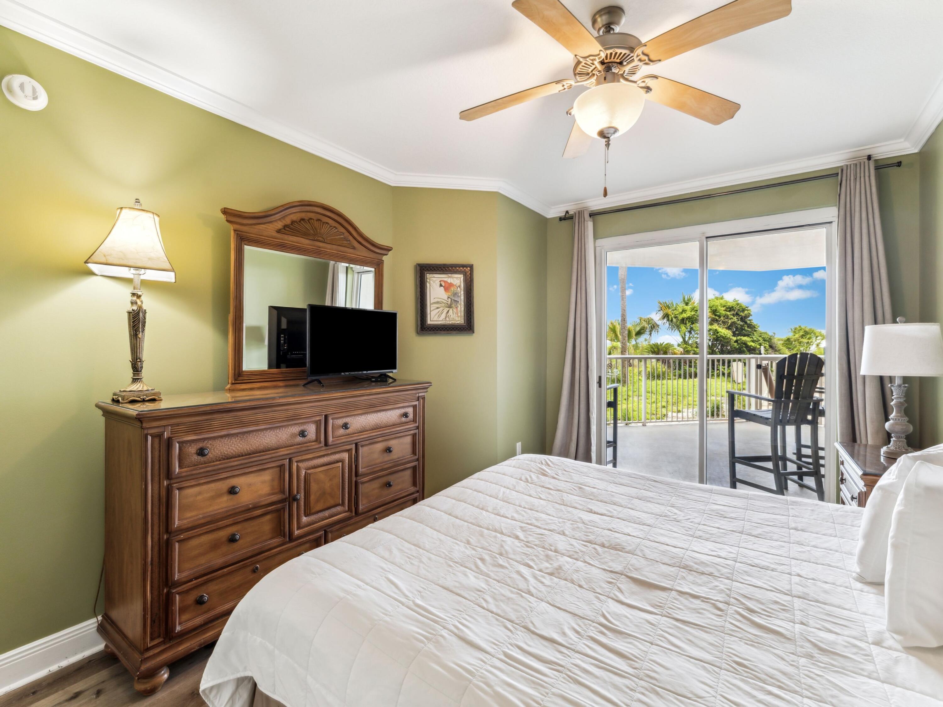 1111 Santa Rosa Boulevard, 101