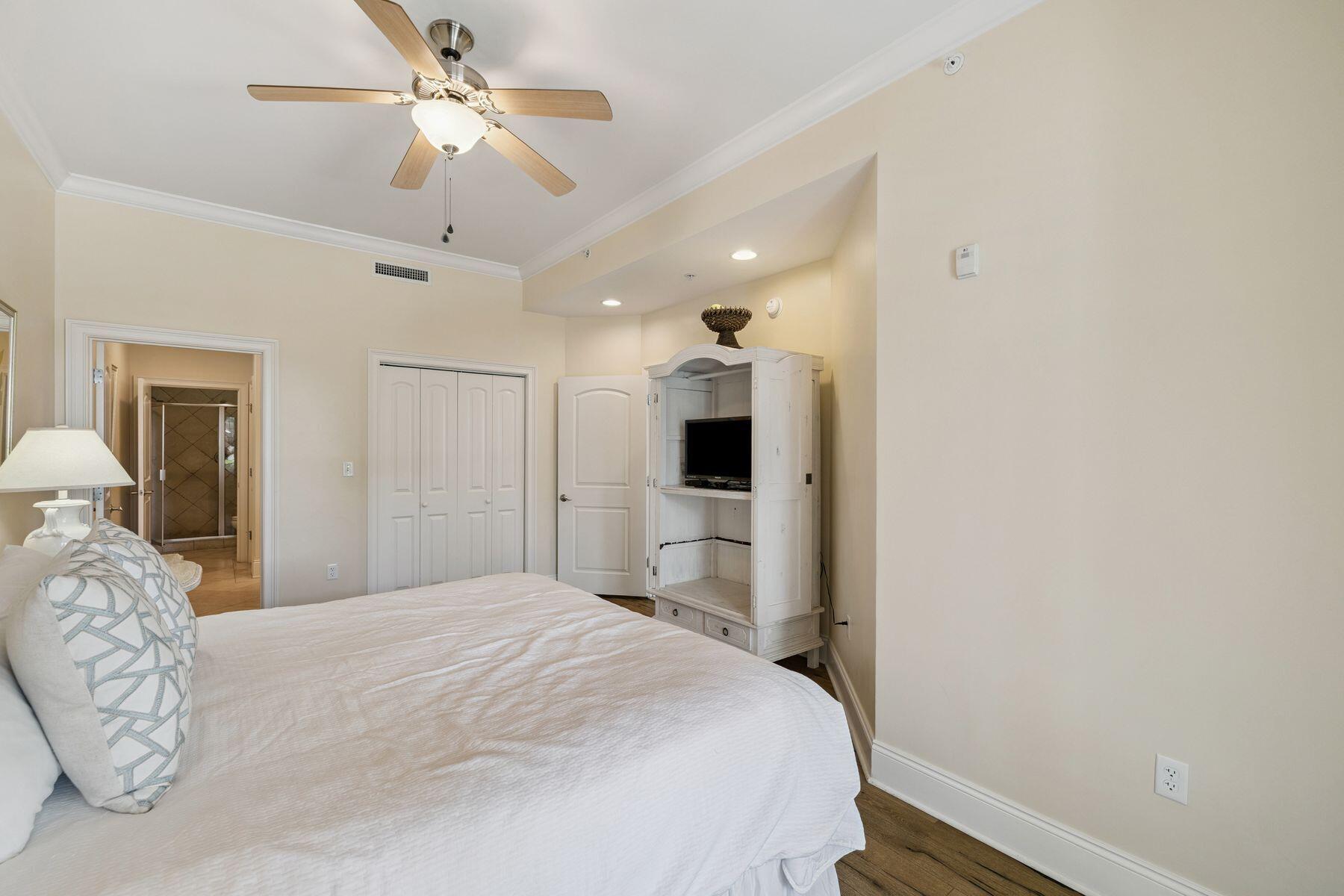 2421 W County Highway 30A, D101