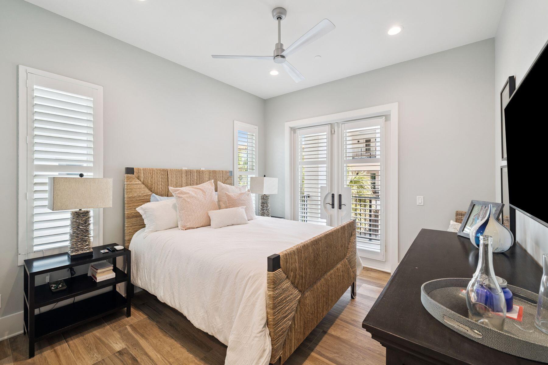 5055 W County Hwy 30A, 1010