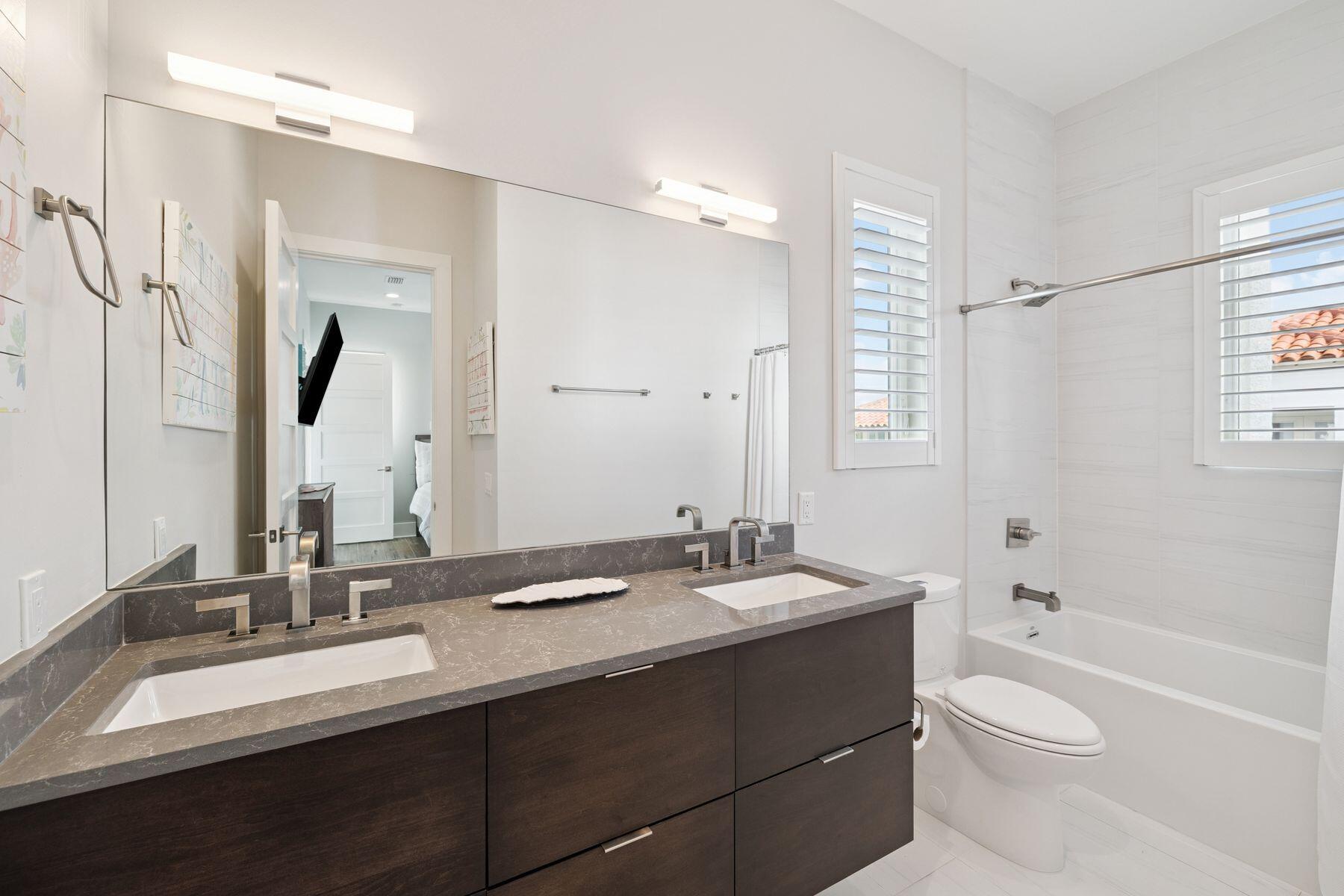 5055 W County Hwy 30A, 1010