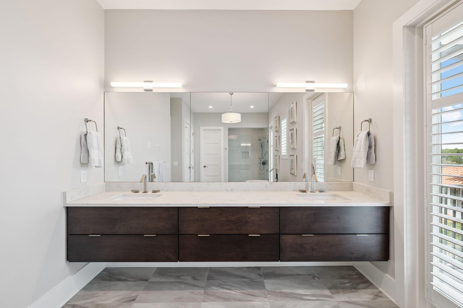 5055 W County Hwy 30A, 1010