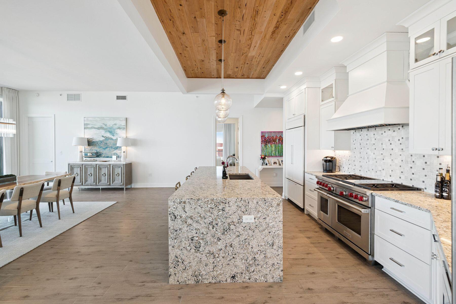 4463 W County Hwy 30A, 400