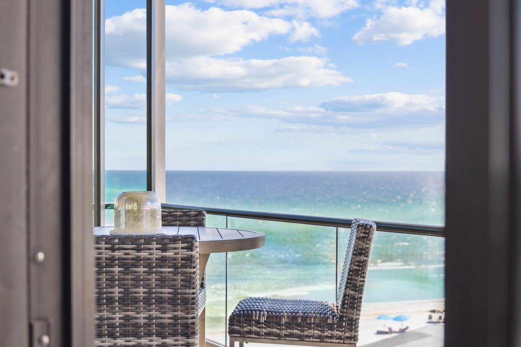 4463 W County Hwy 30A, 400