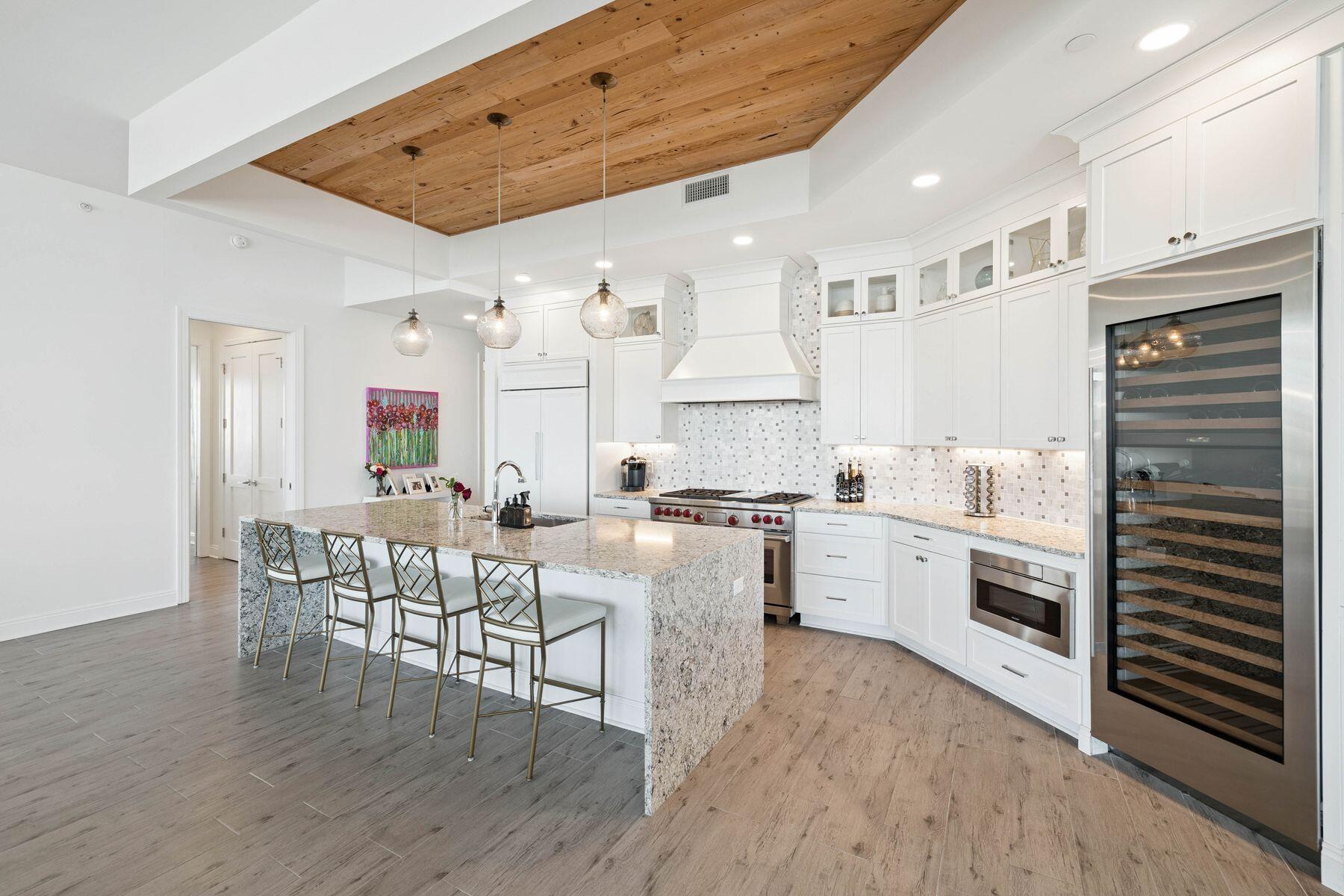 4463 W County Hwy 30A, 400