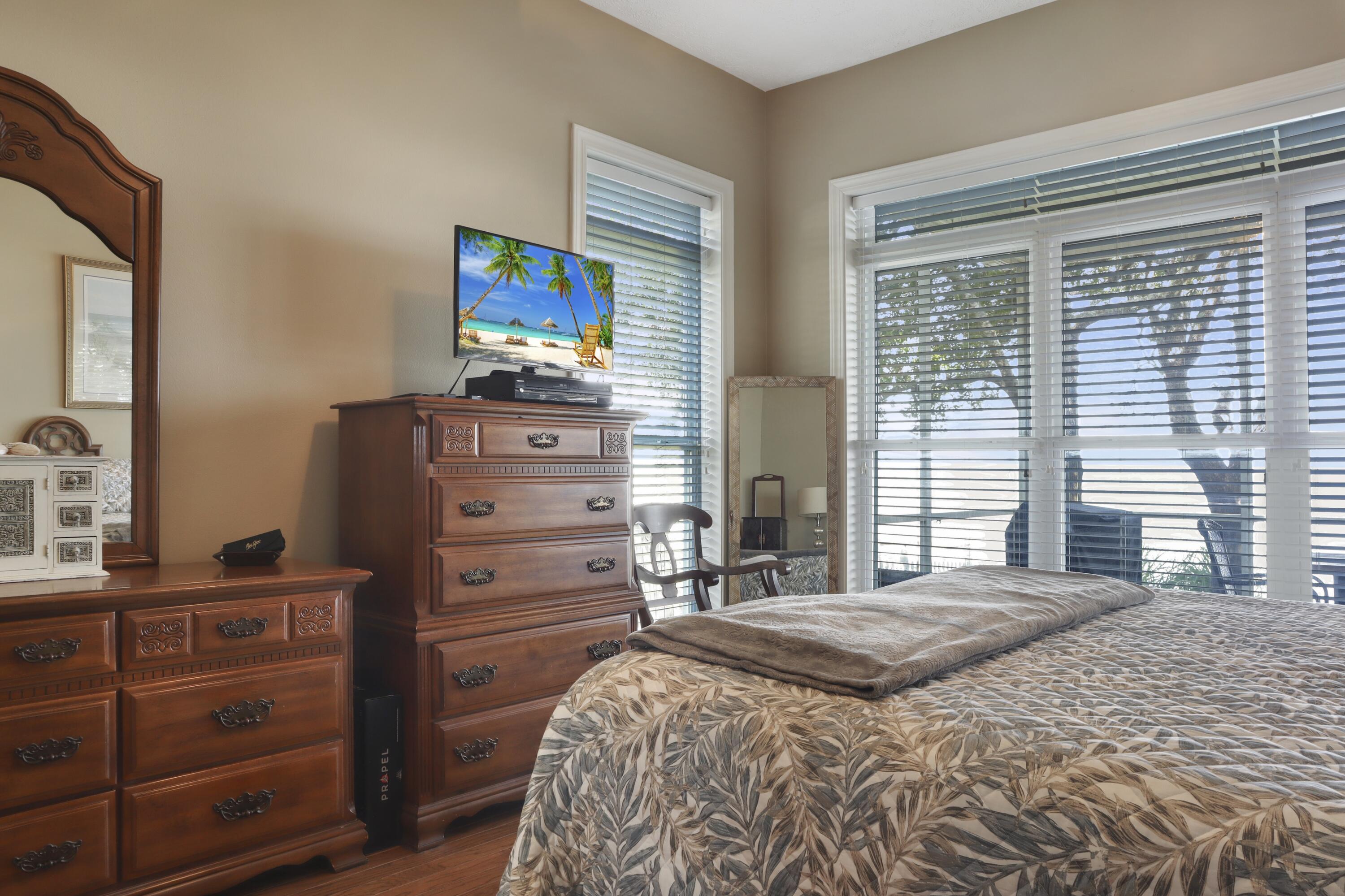 5884 E Bay Boulevard