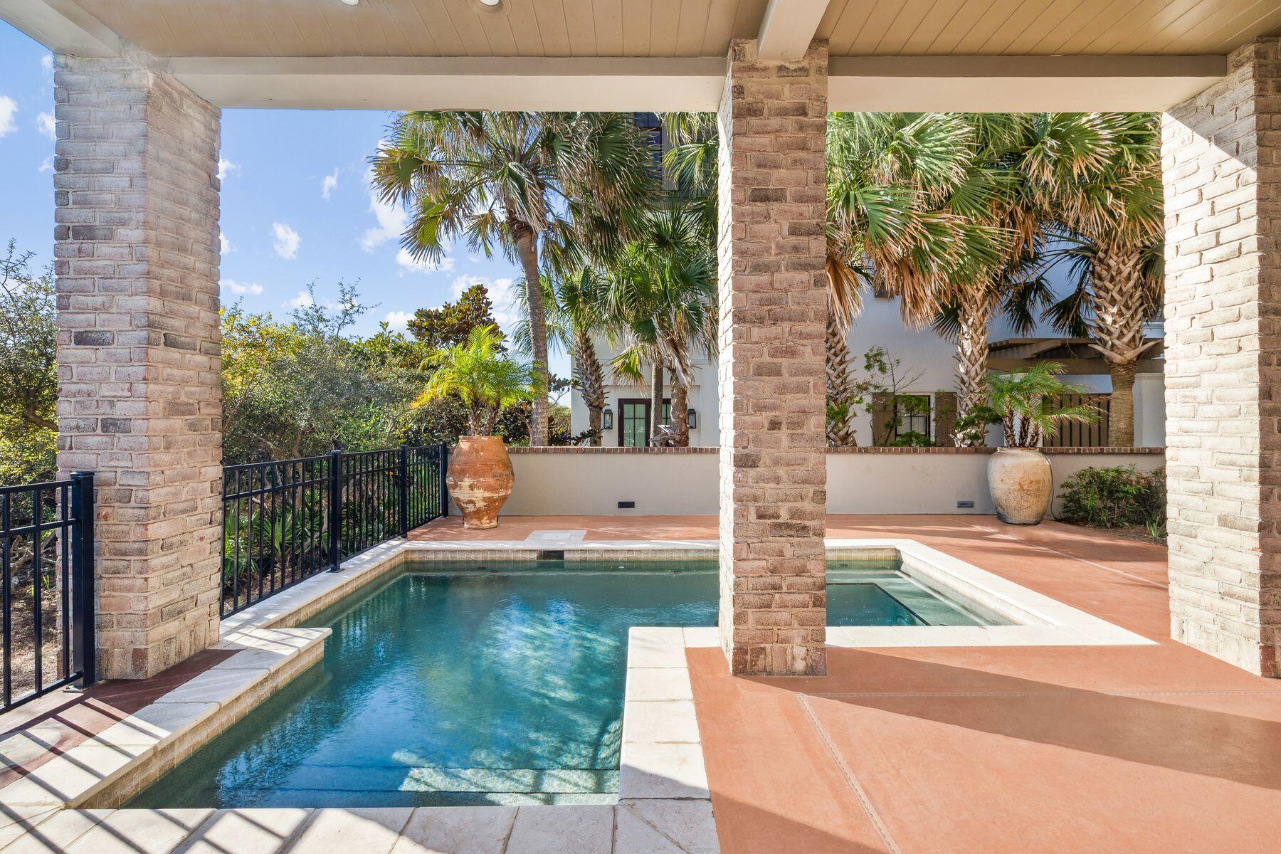 131 W St Lucia Lane