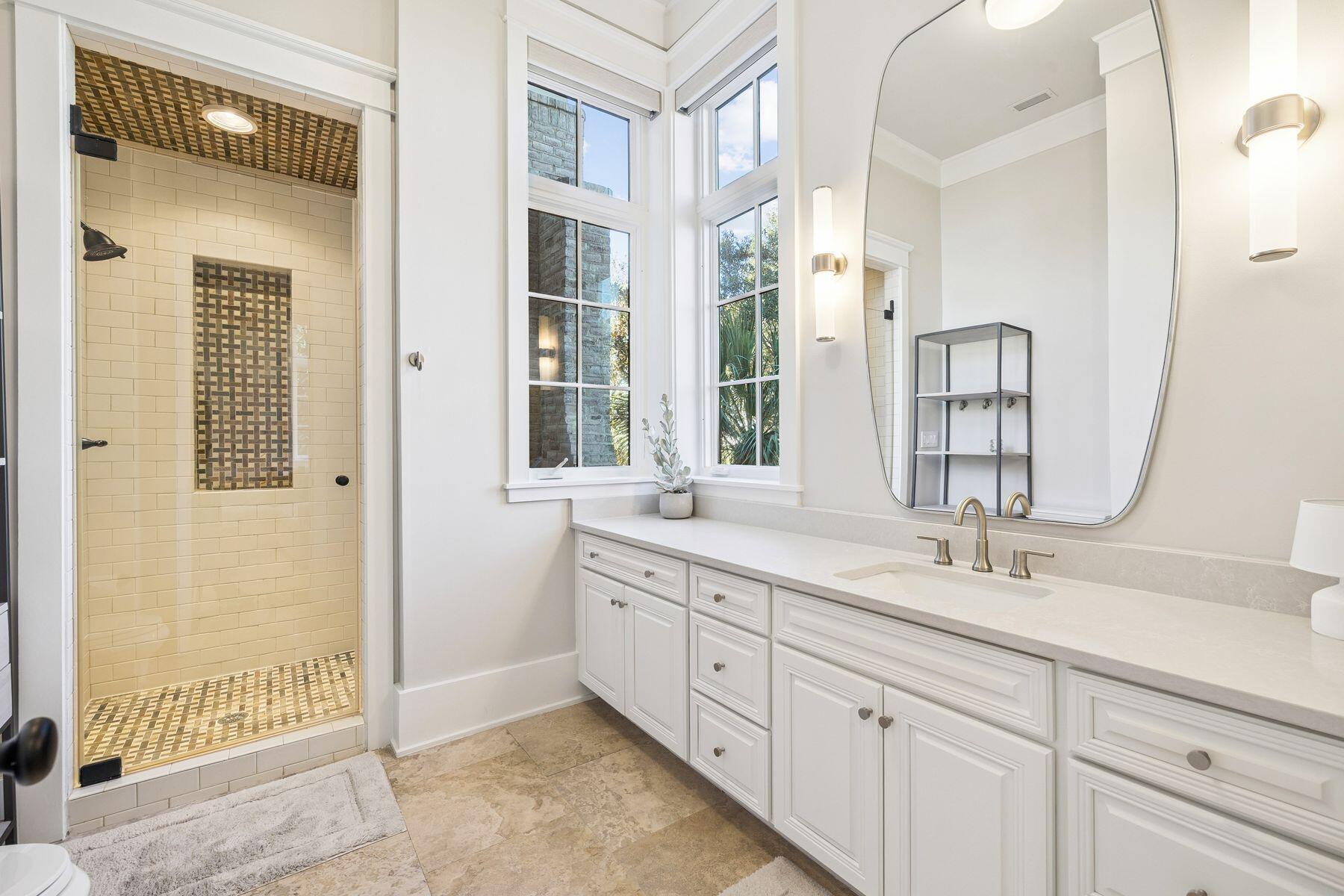 131 W St Lucia Lane