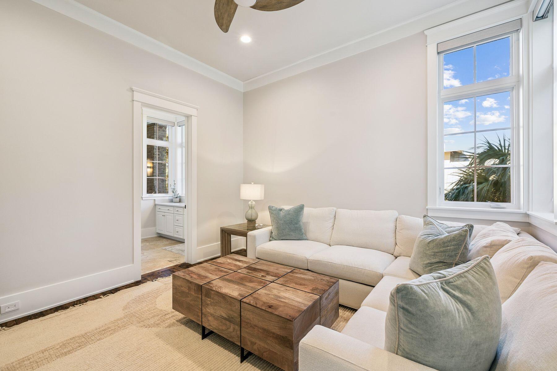 131 W St Lucia Lane