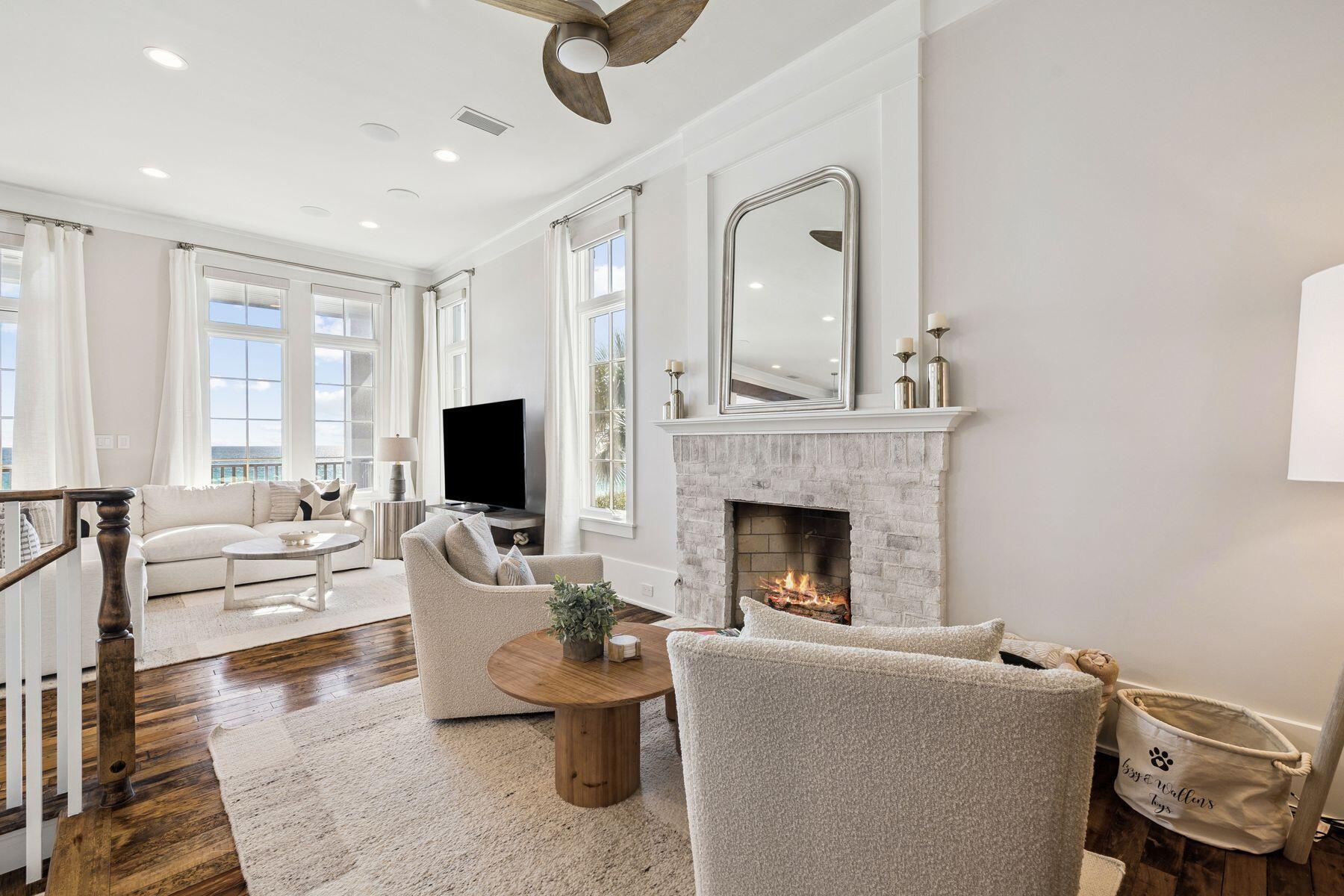 131 W St Lucia Lane