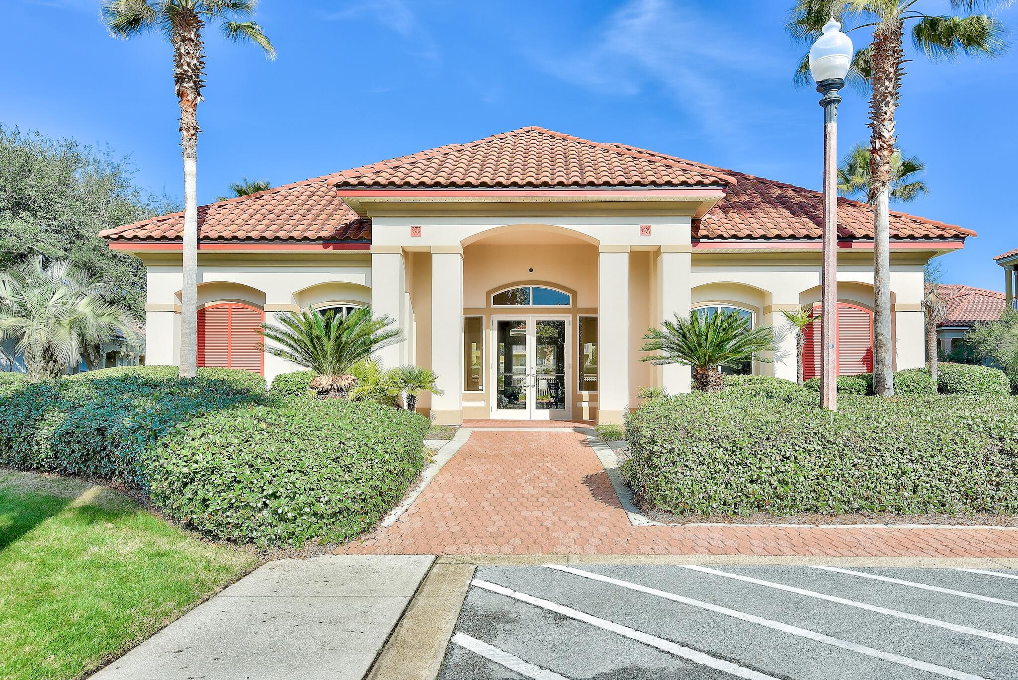 431 La Valencia Circle