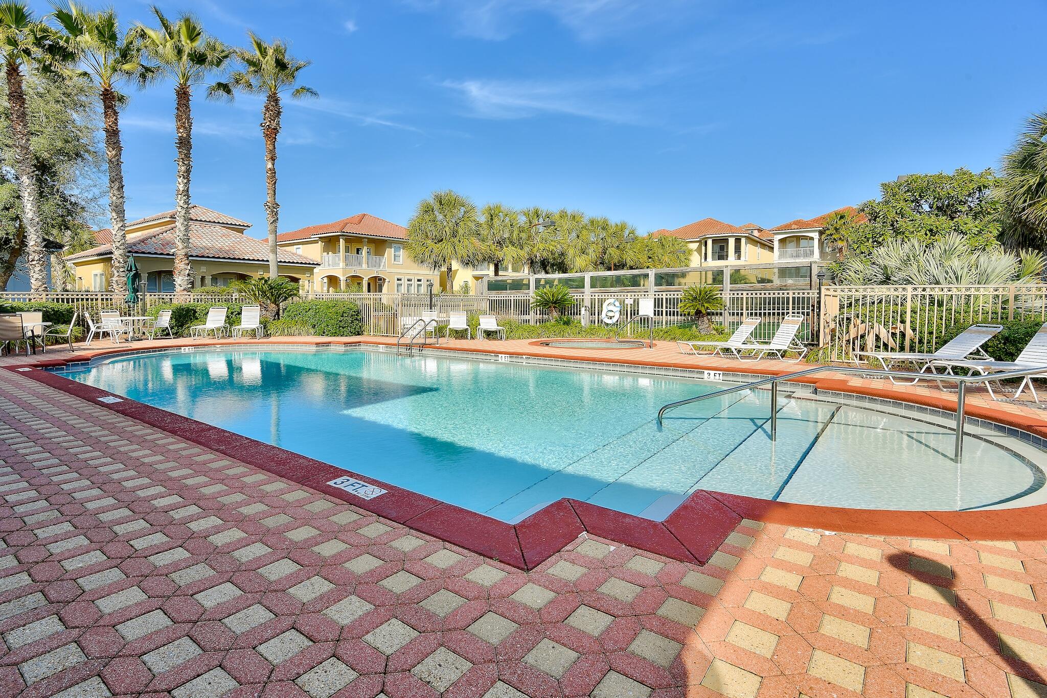 431 La Valencia Circle