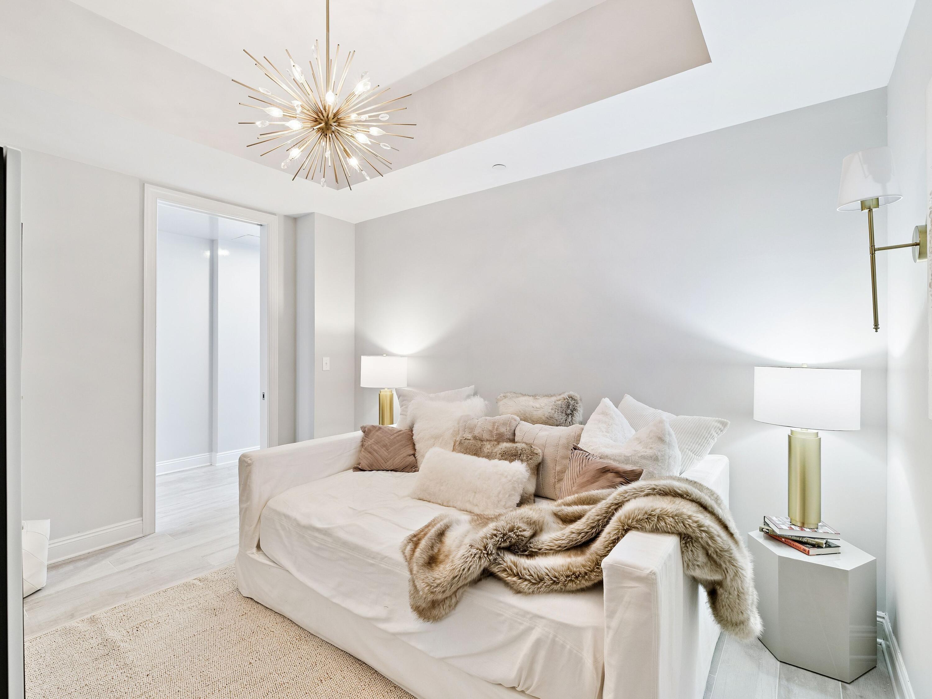 4463 W County Highway 30A UNIT 302