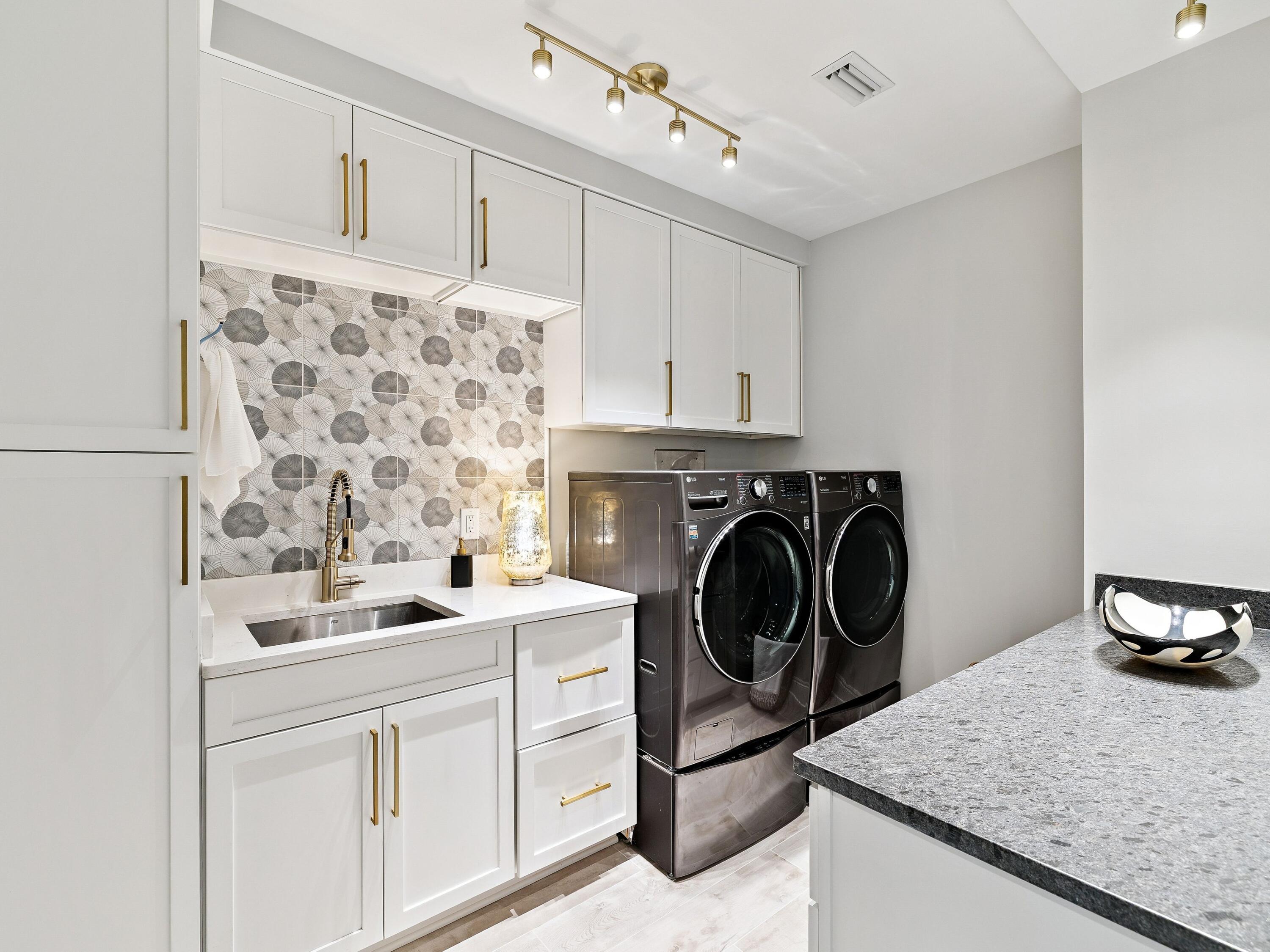 4463 W County Highway 30A UNIT 302