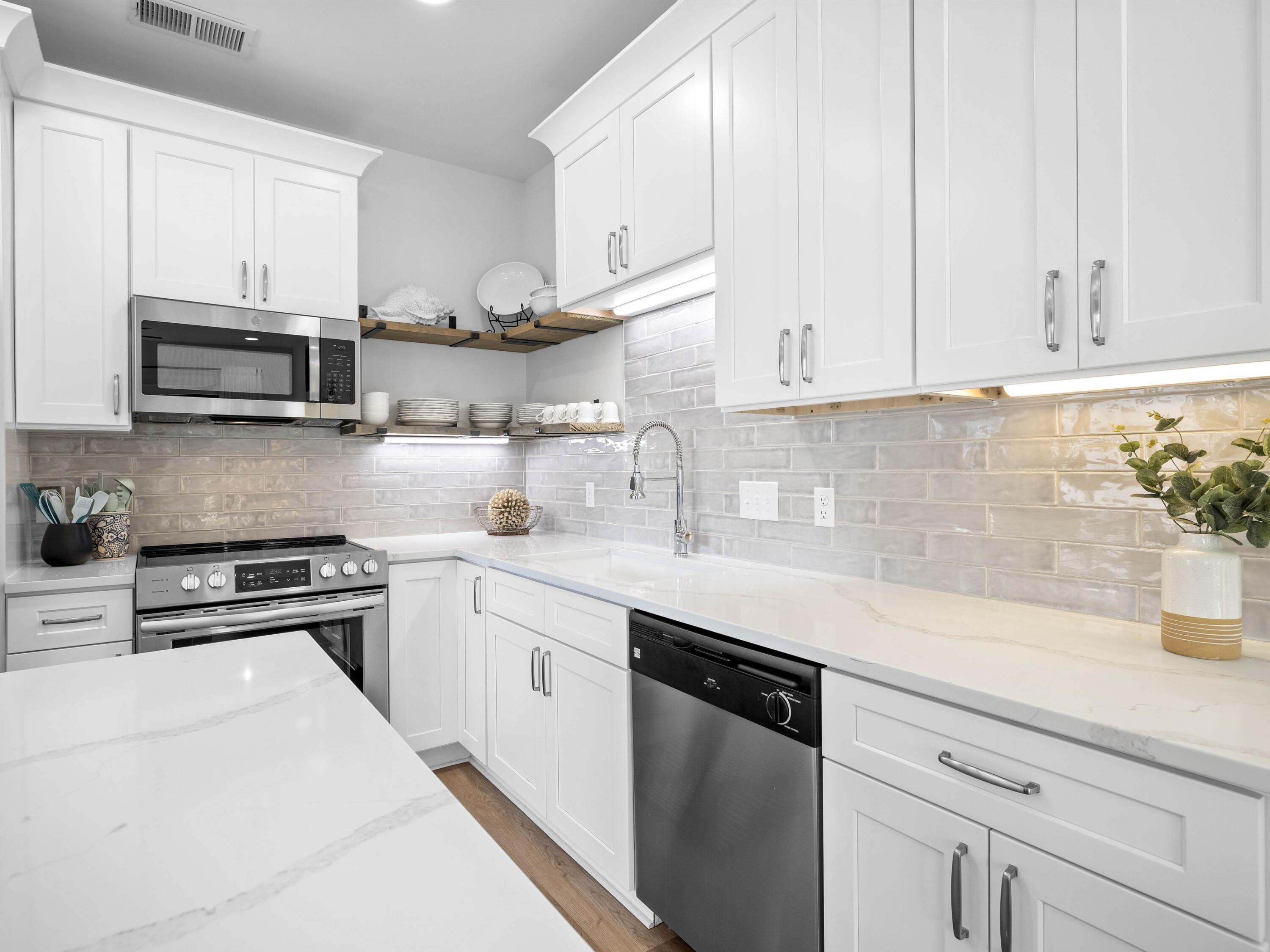 3604 East County Highway 30A D6