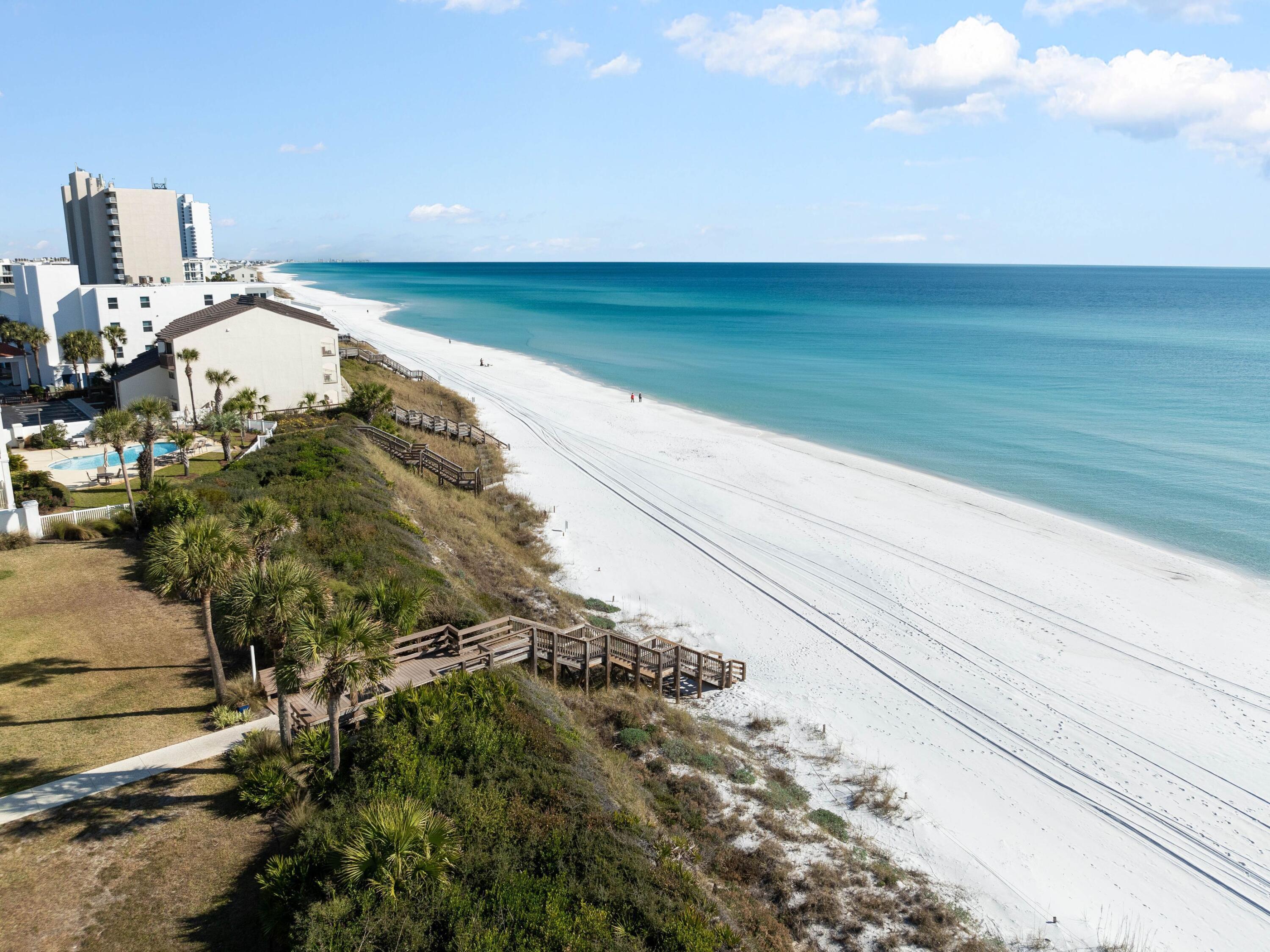 3604 East County Highway 30A D6