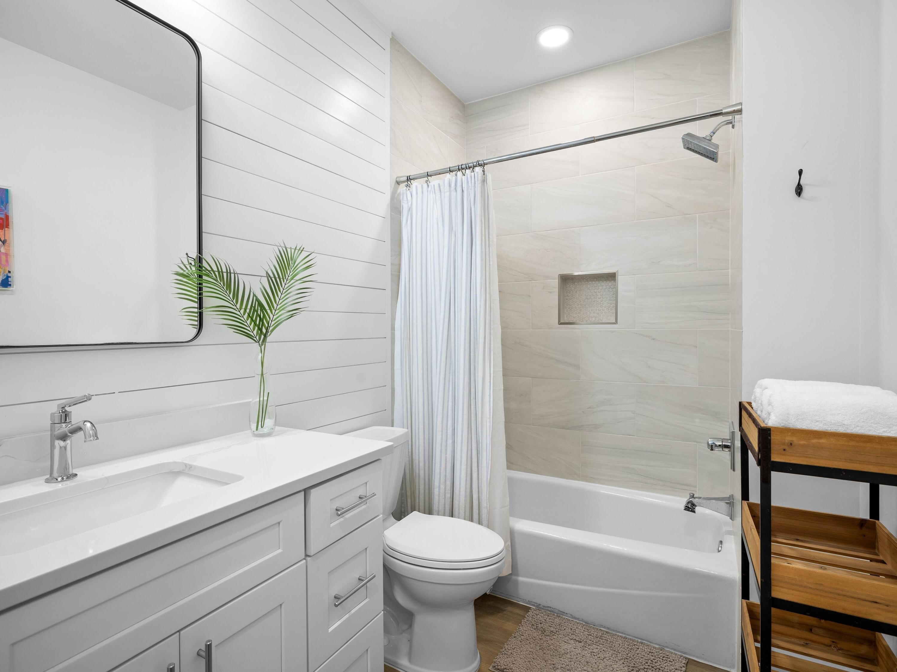 3604 East County Highway 30A D6