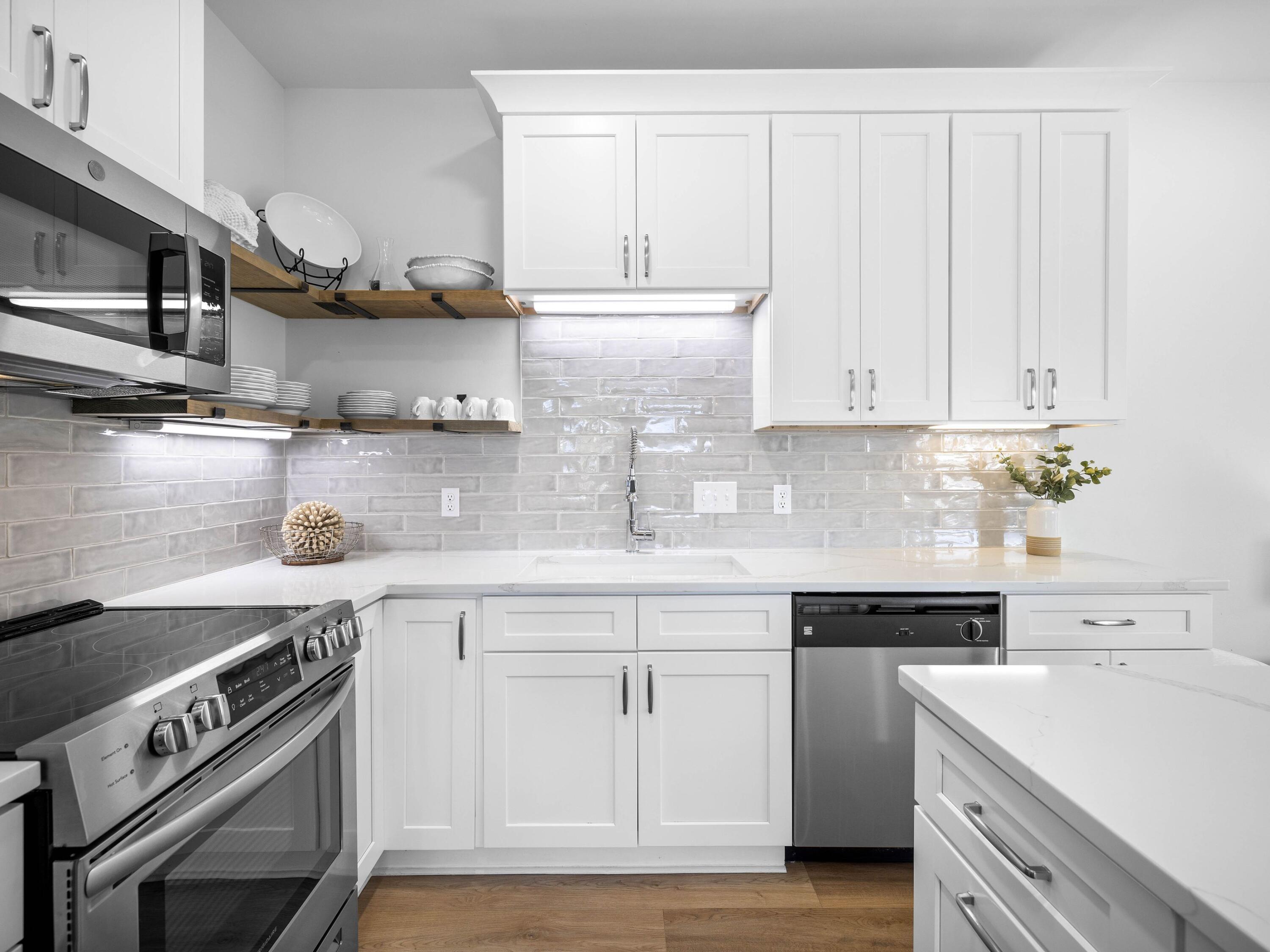 3604 East County Highway 30A D6