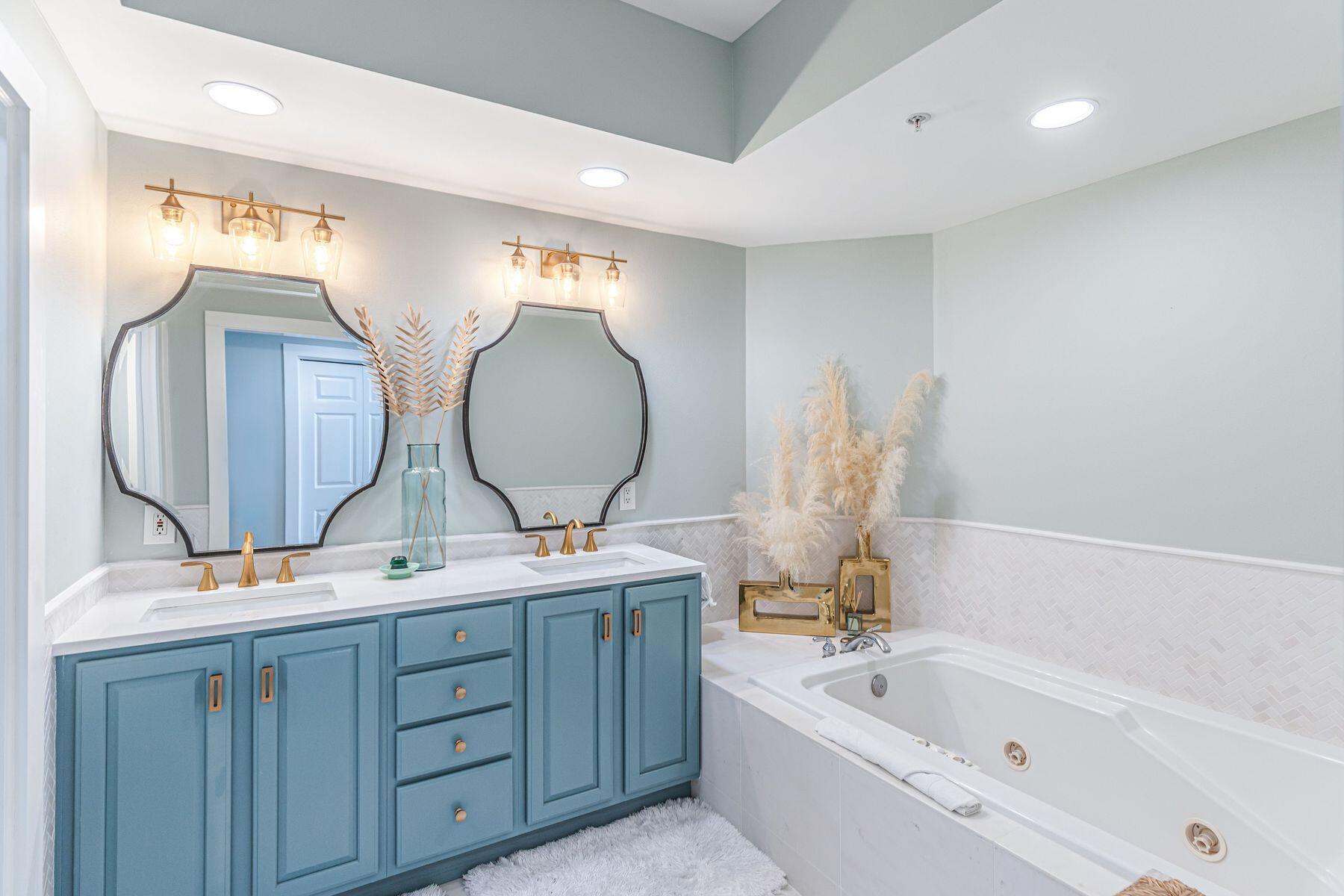 1050 E Highway 98 306E