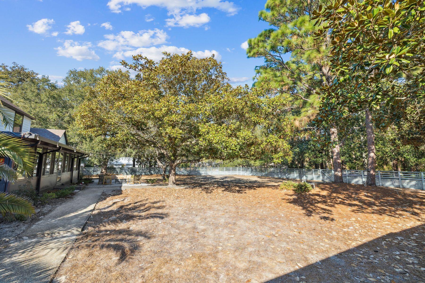 1525 W Hewett Road