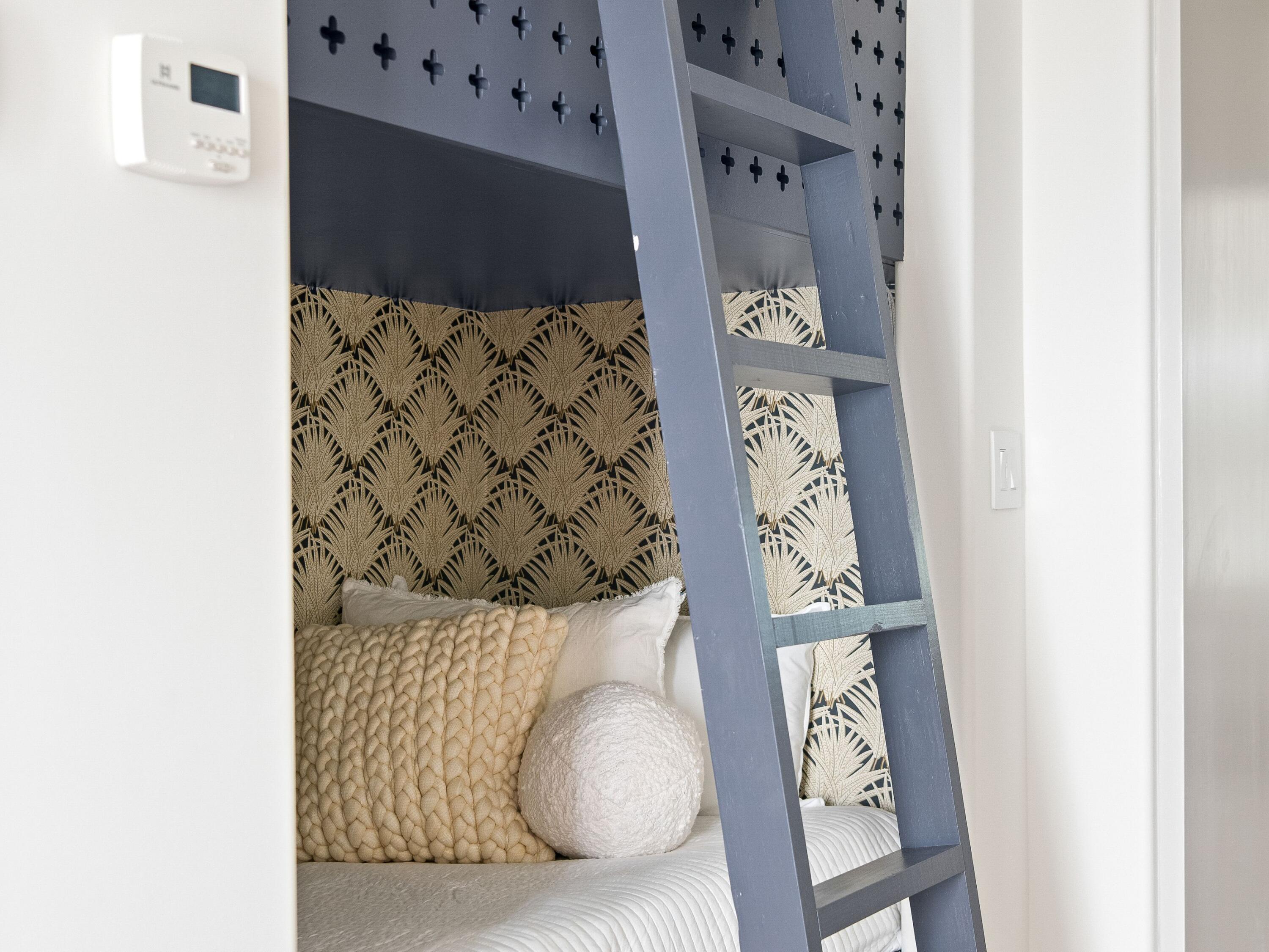 45 W Solaire Way 103