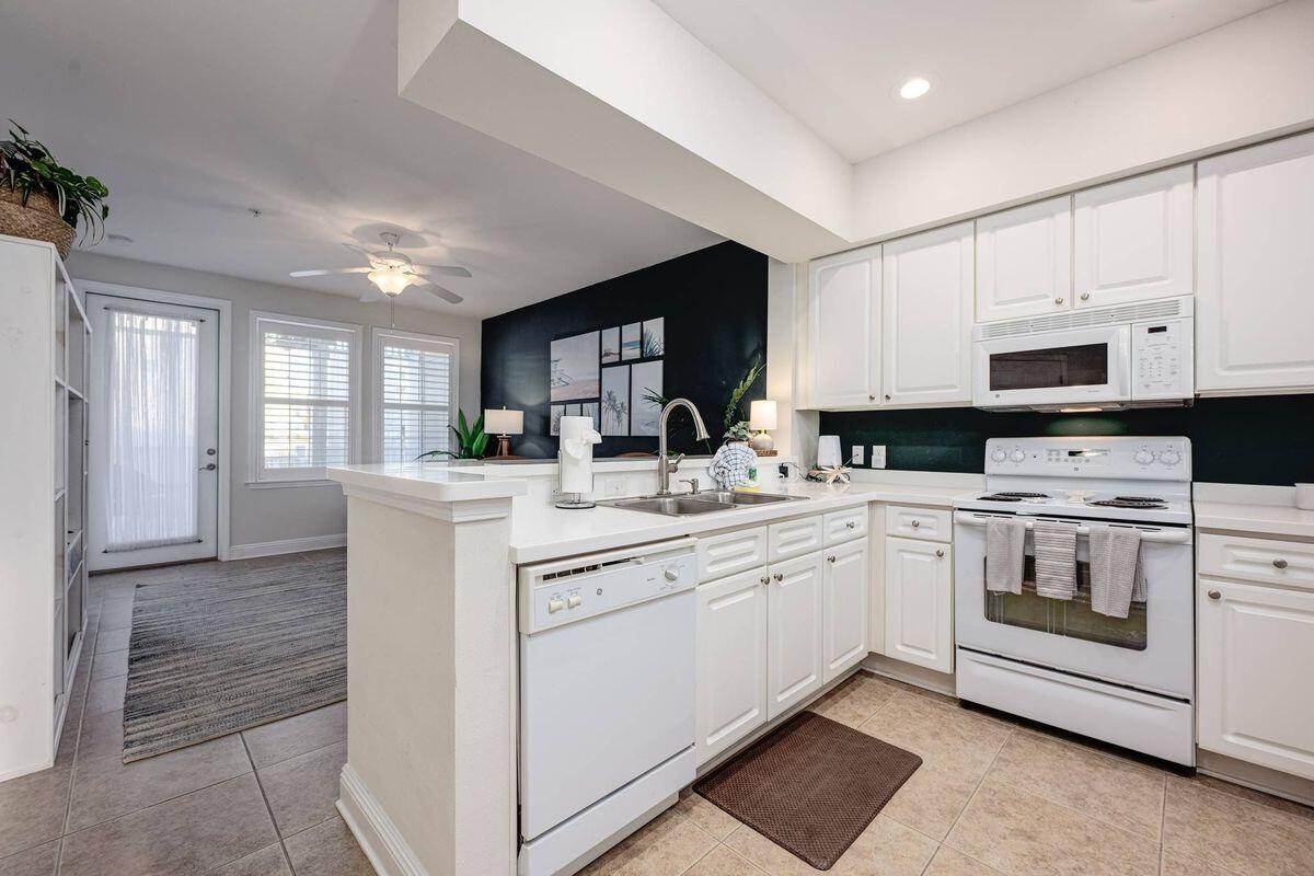 124 Village Boulevard APT 813