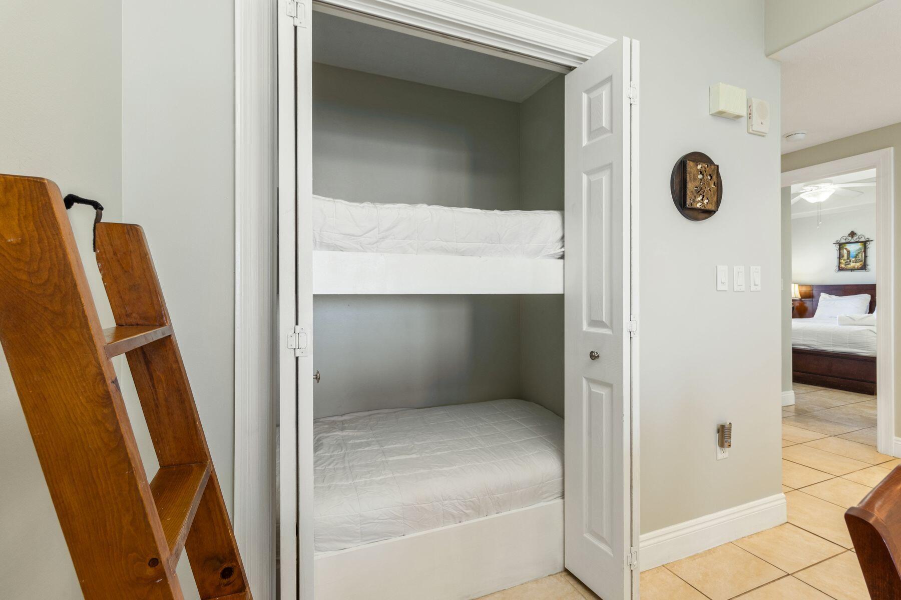 5004 Thomas Drive 1102