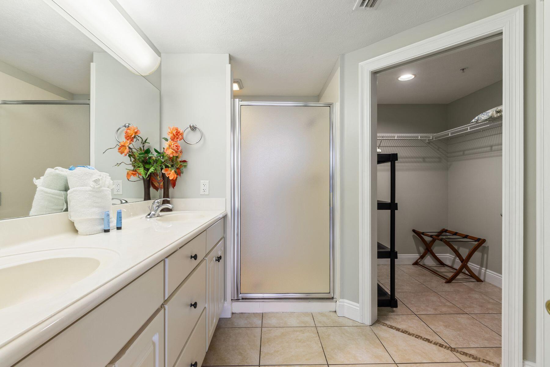 5004 Thomas Drive 1102