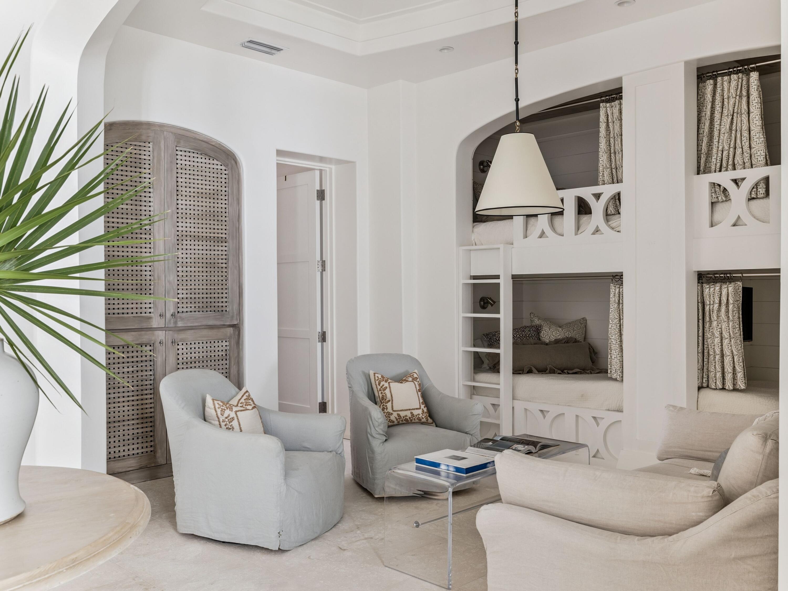 13 La Garza Ct