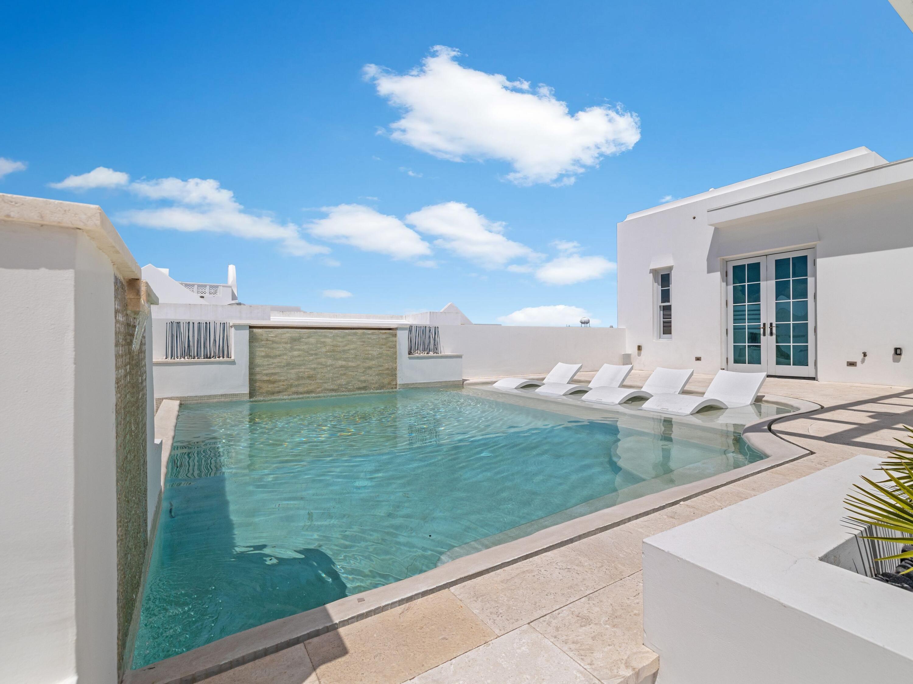 13 La Garza Ct