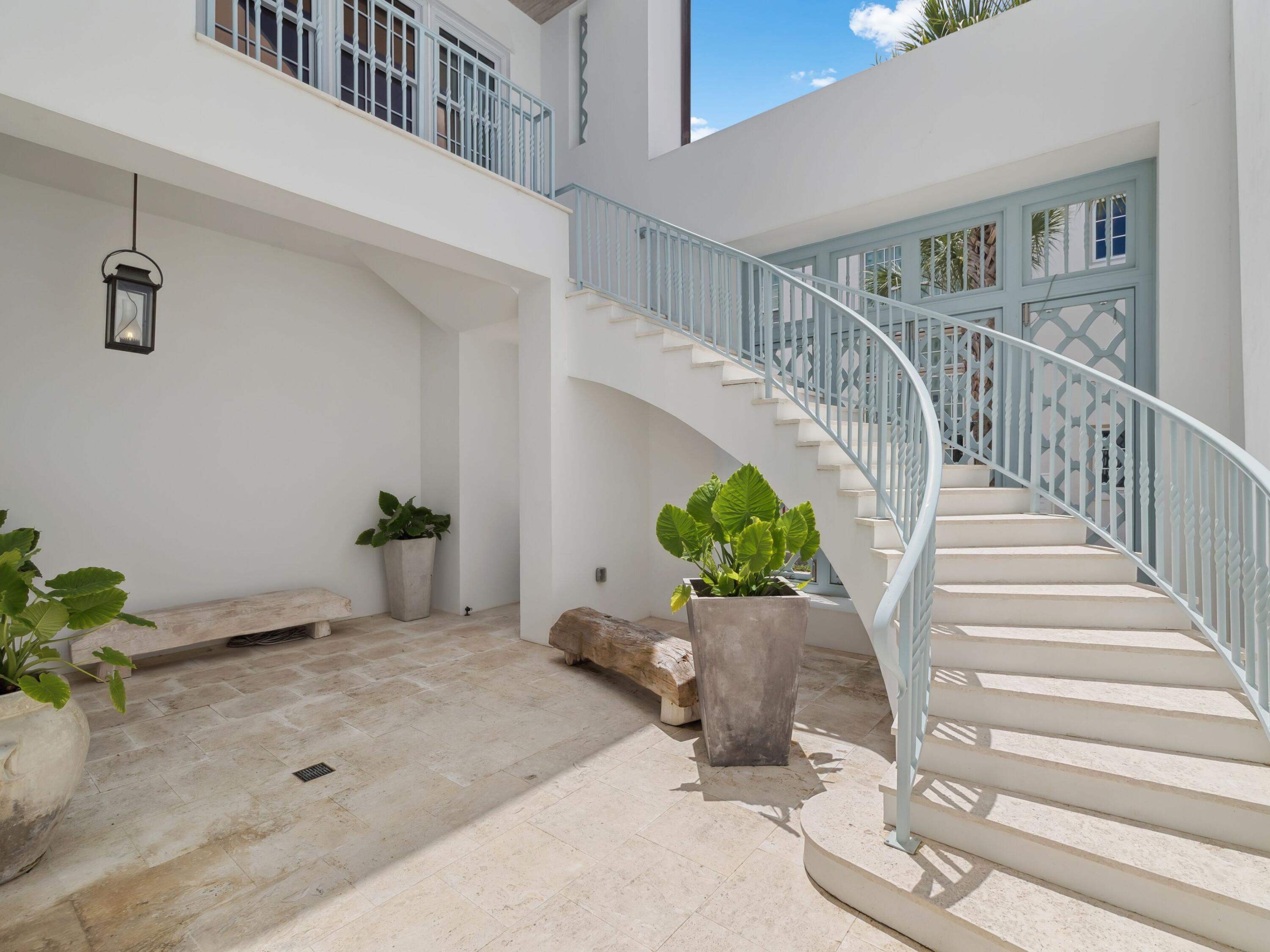 13 La Garza Ct