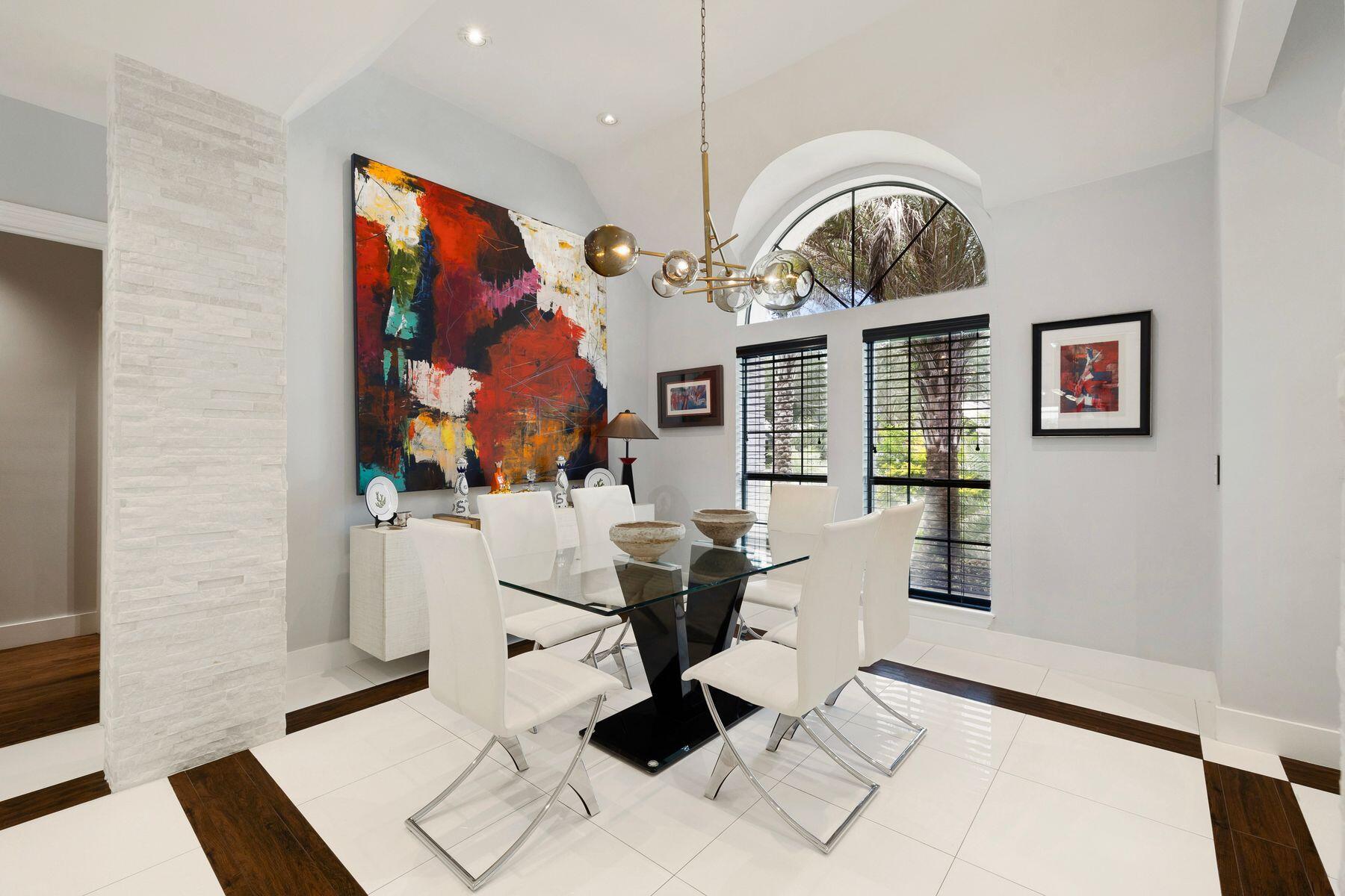 145 W Country Club Drive