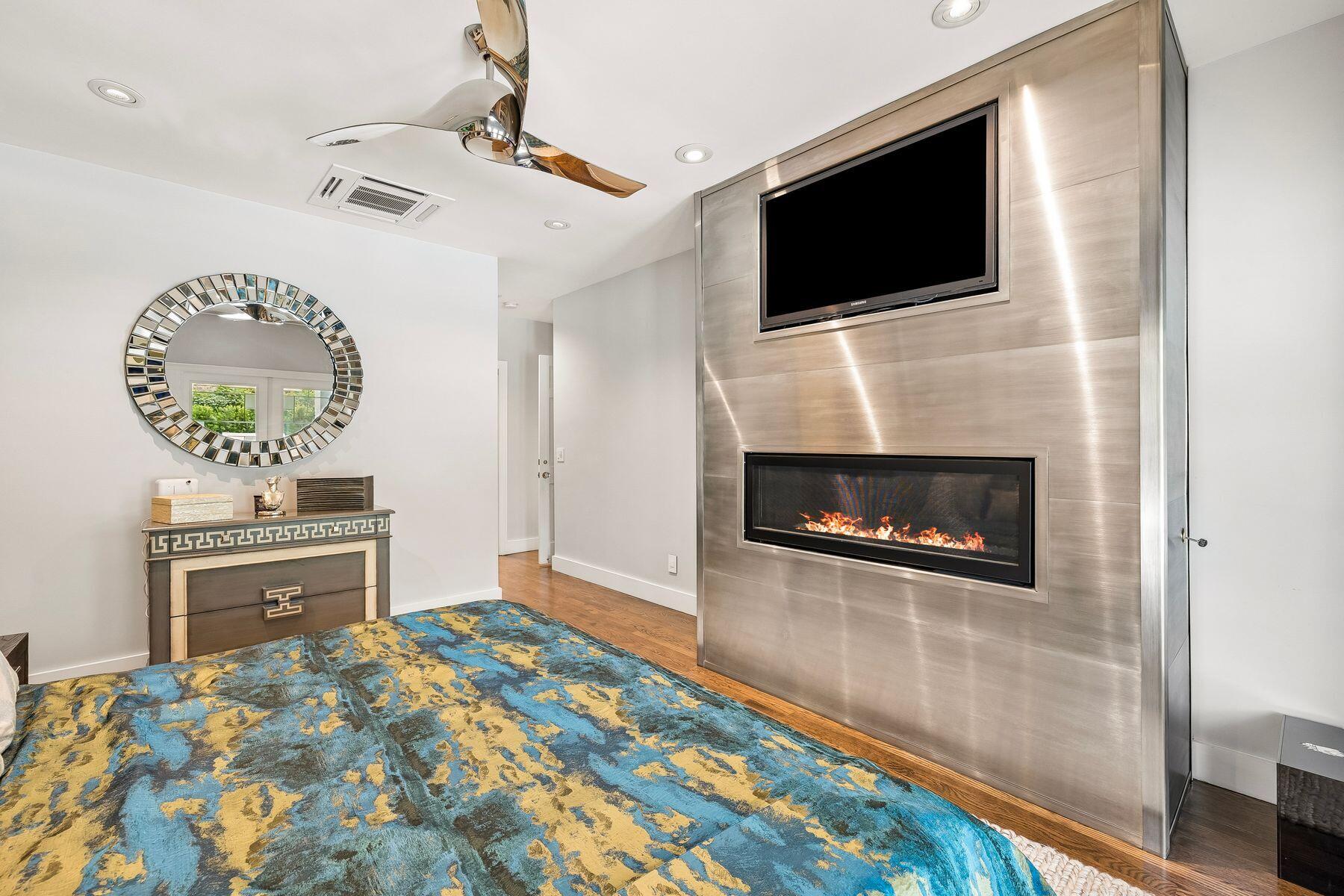 145 W Country Club Drive