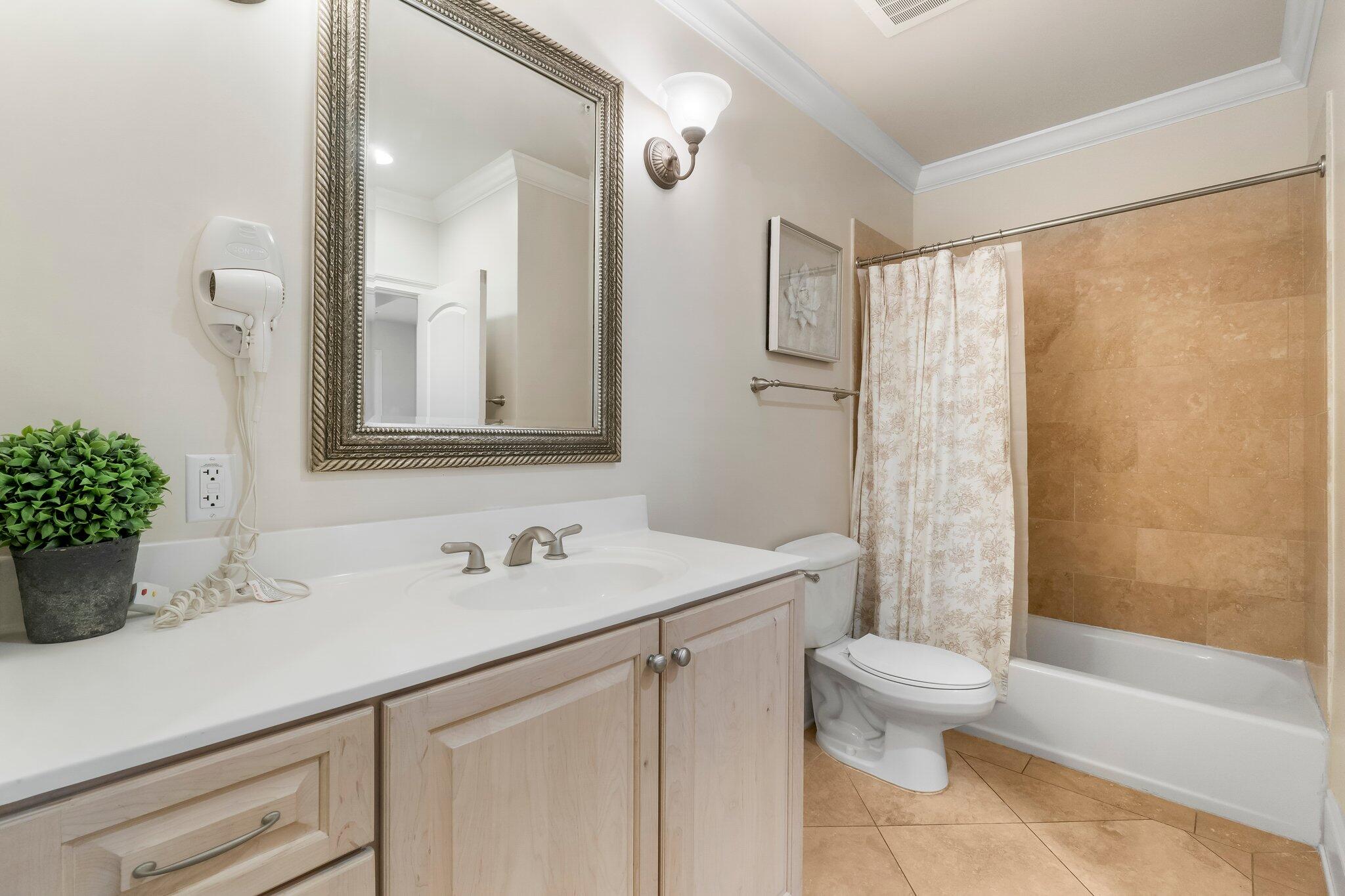 2421 W County Highway 30A, UNIT D104
