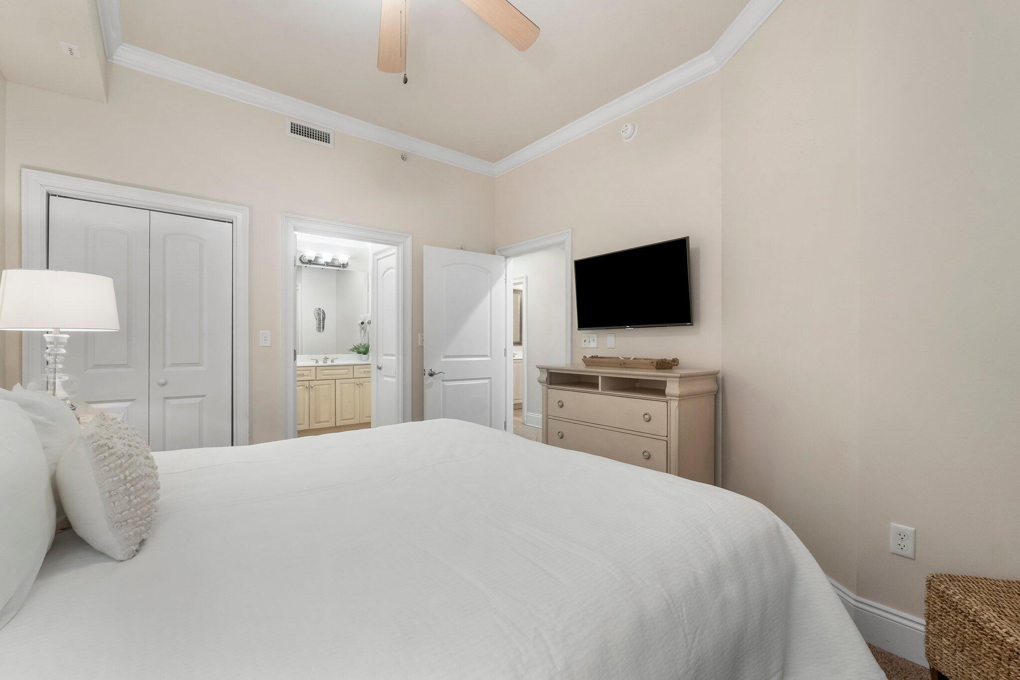 2421 W County Highway 30A, UNIT D104