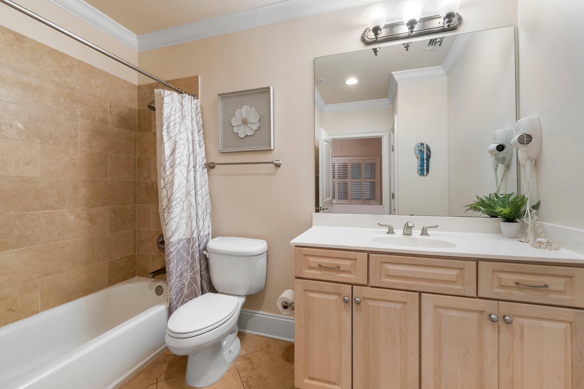 2421 W County Highway 30A, UNIT D104