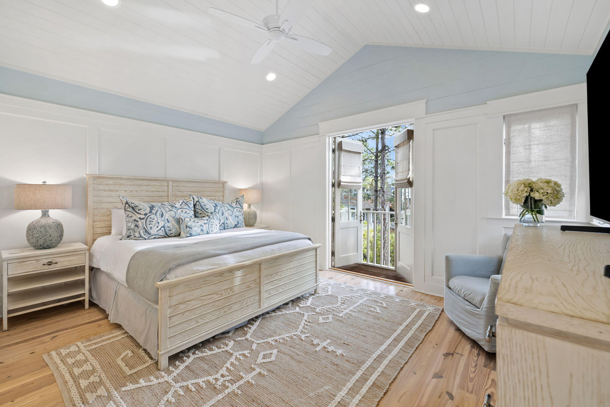 30 E Yacht Pond Lane