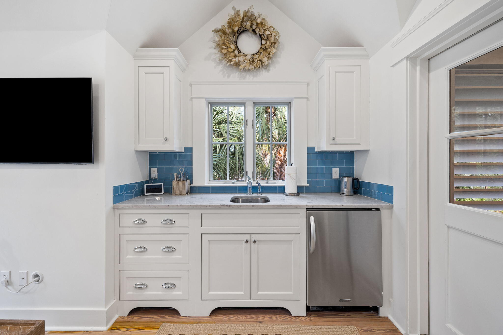 30 E Yacht Pond Lane