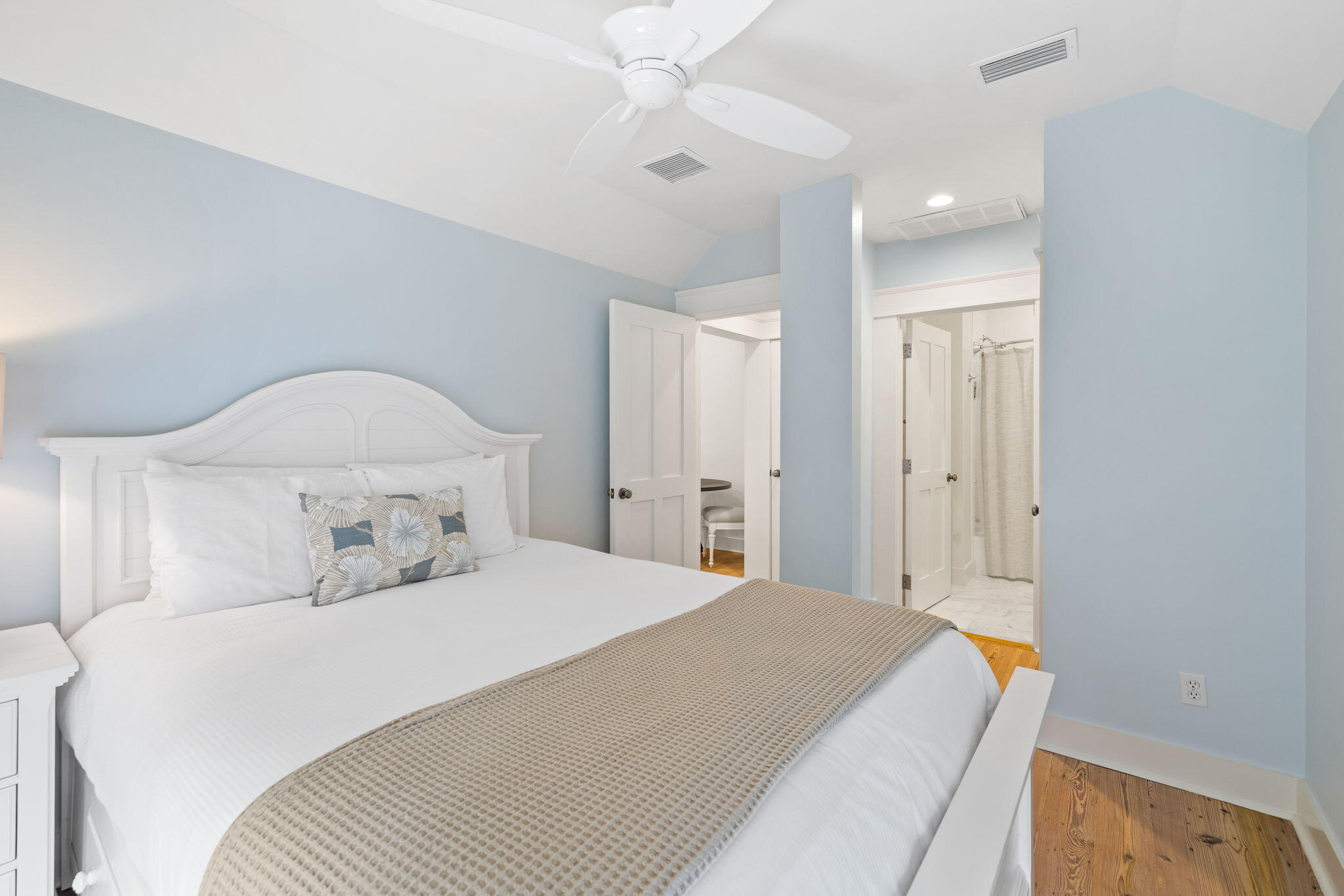 30 E Yacht Pond Lane