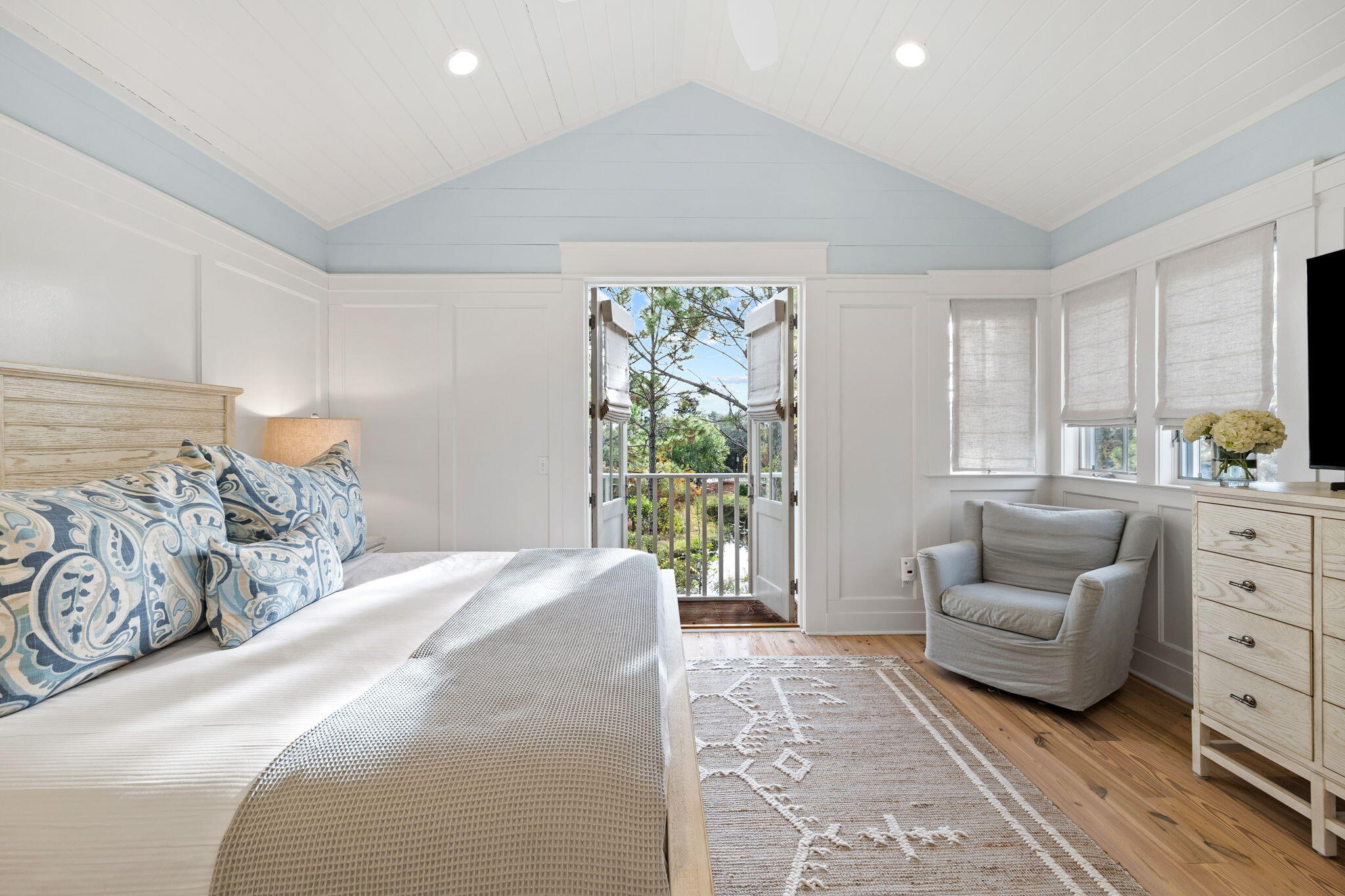 30 E Yacht Pond Lane