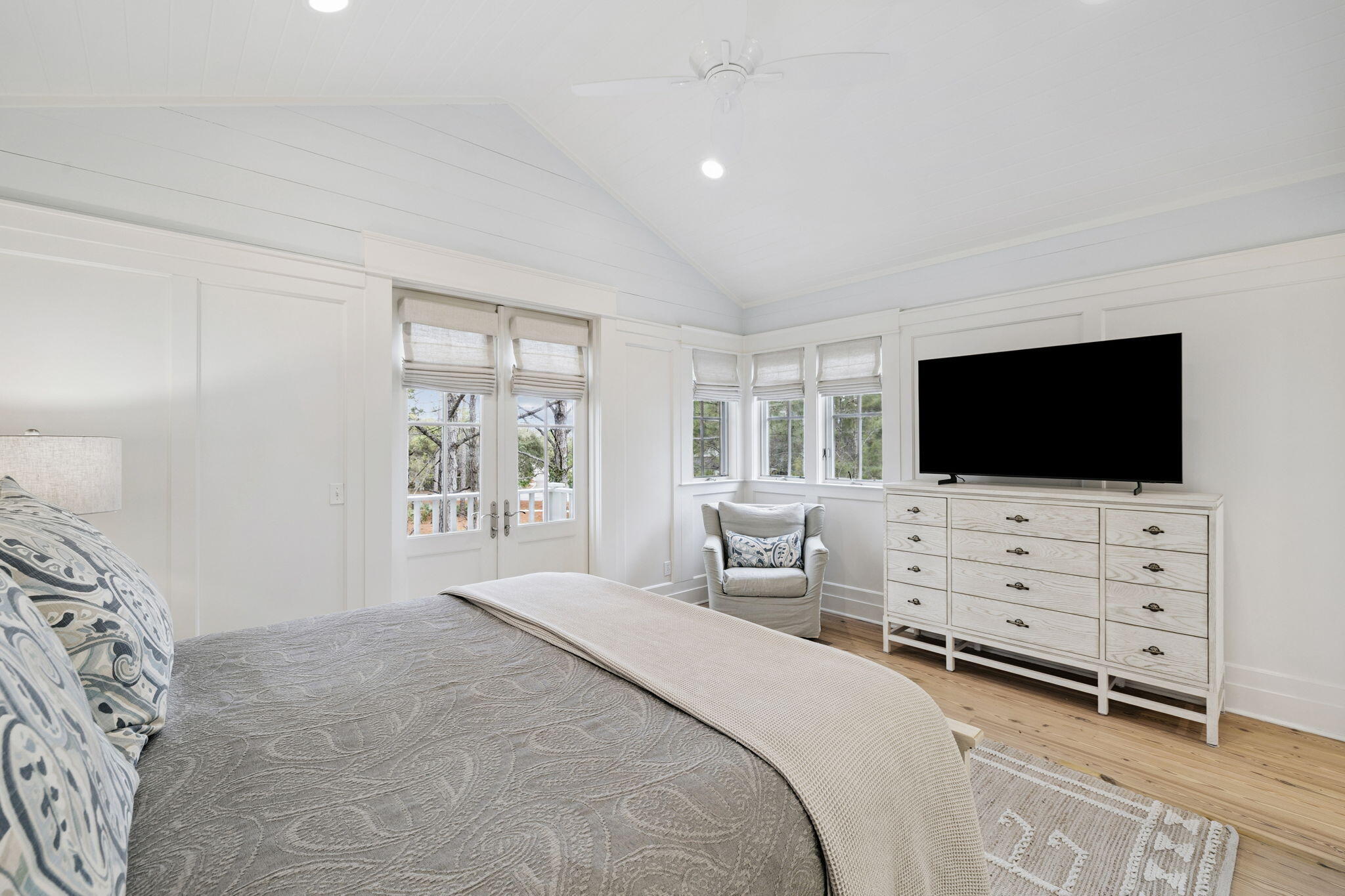 30 E Yacht Pond Lane