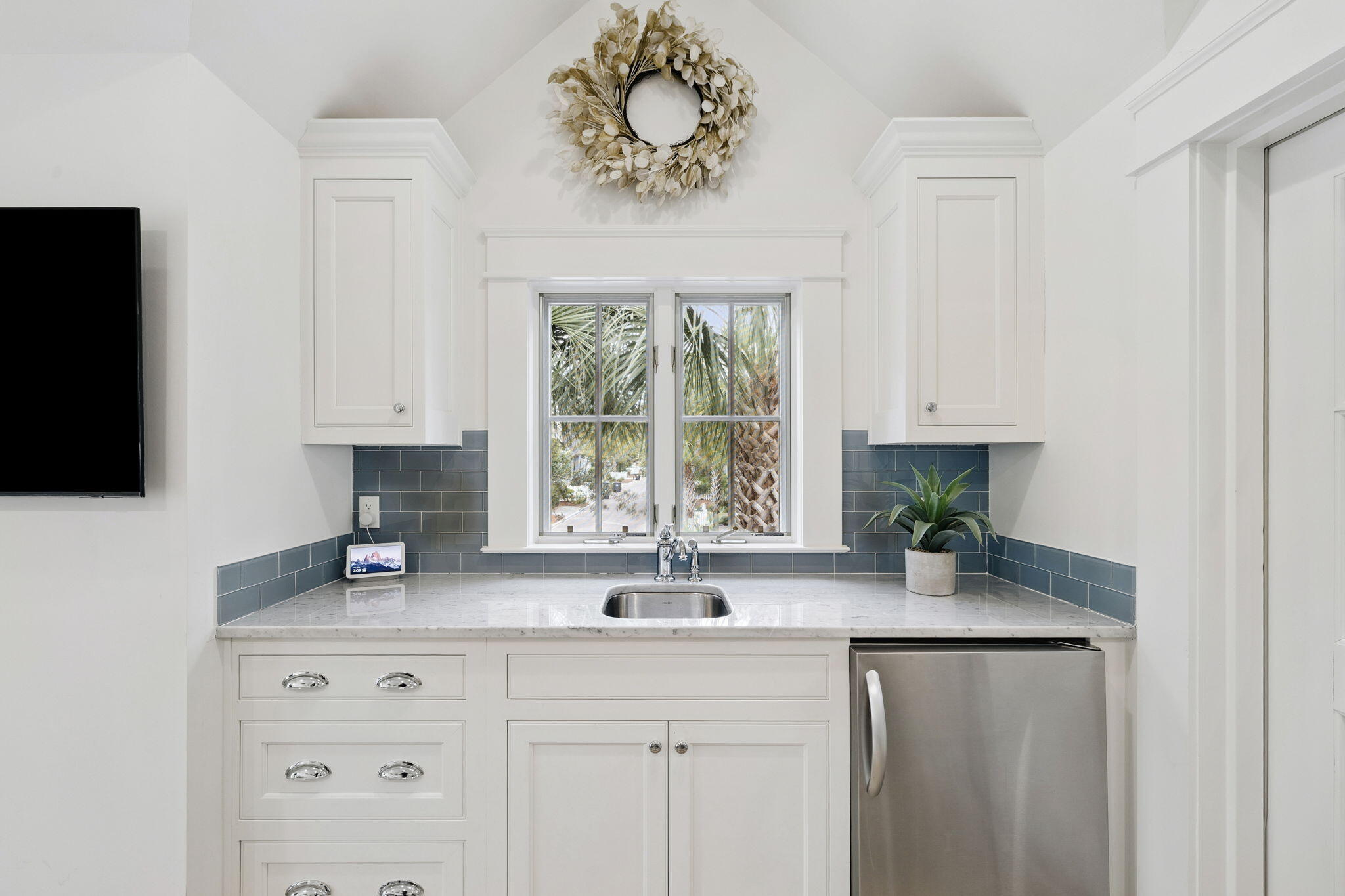 30 E Yacht Pond Lane