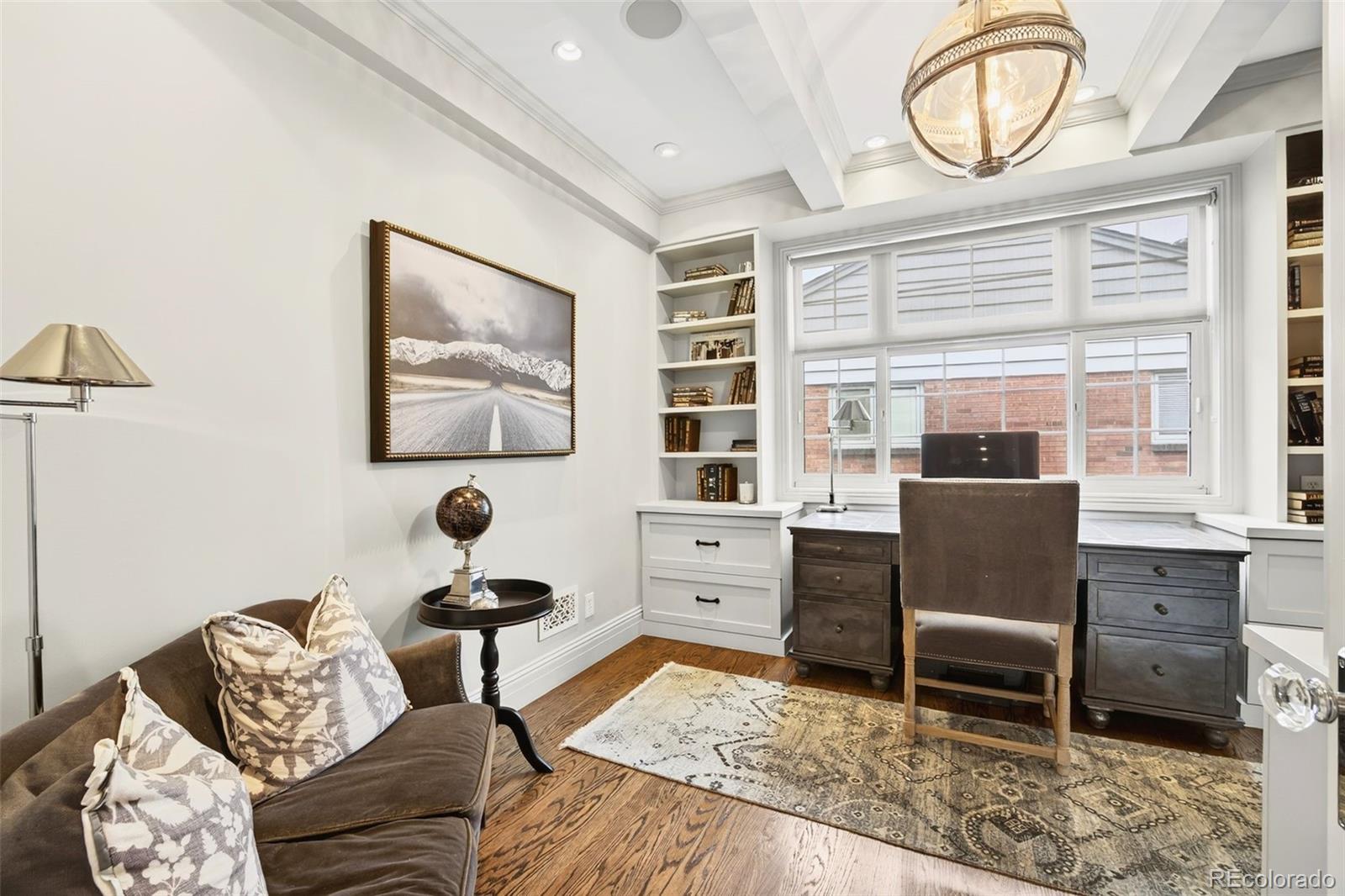 1 S Jasmine Street